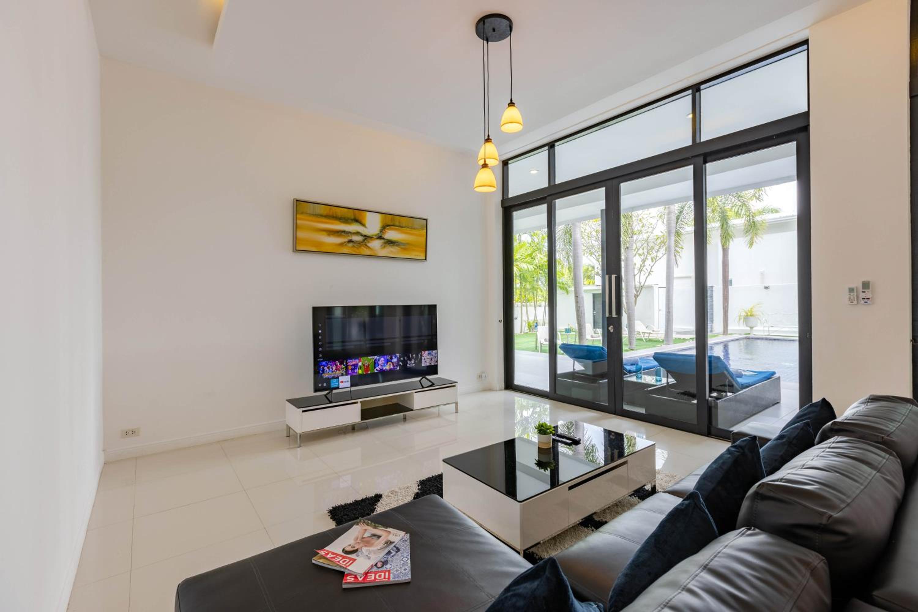 Three-Bedroom House - Photo 6