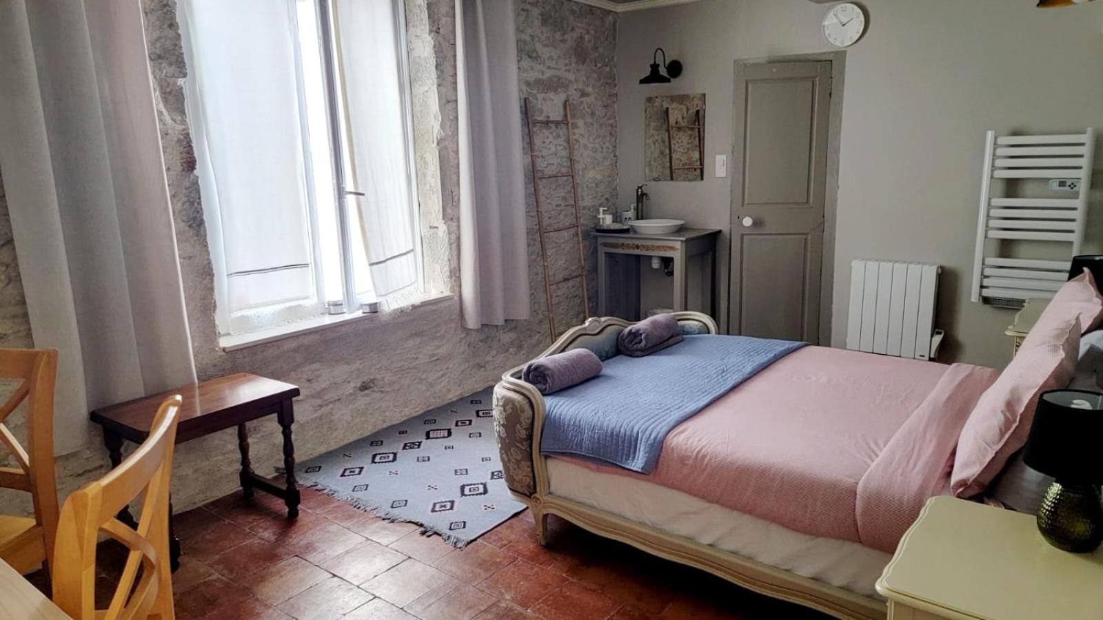 Studio Apartment - Photo 13
