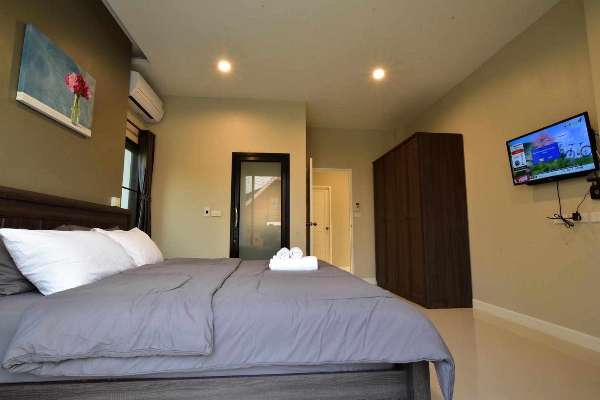 Two-Bedroom House - Photo 5