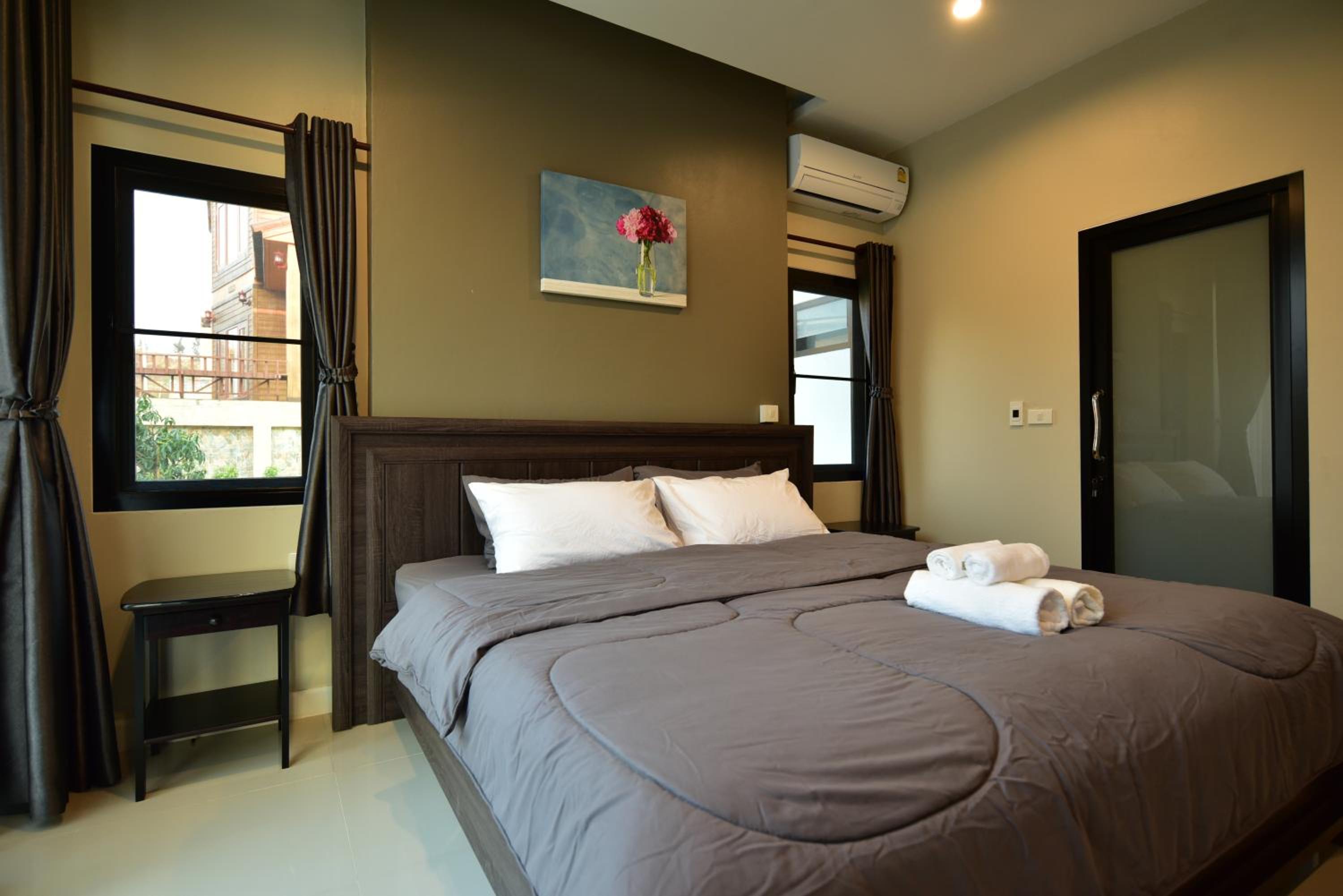 Two-Bedroom House - Photo 21