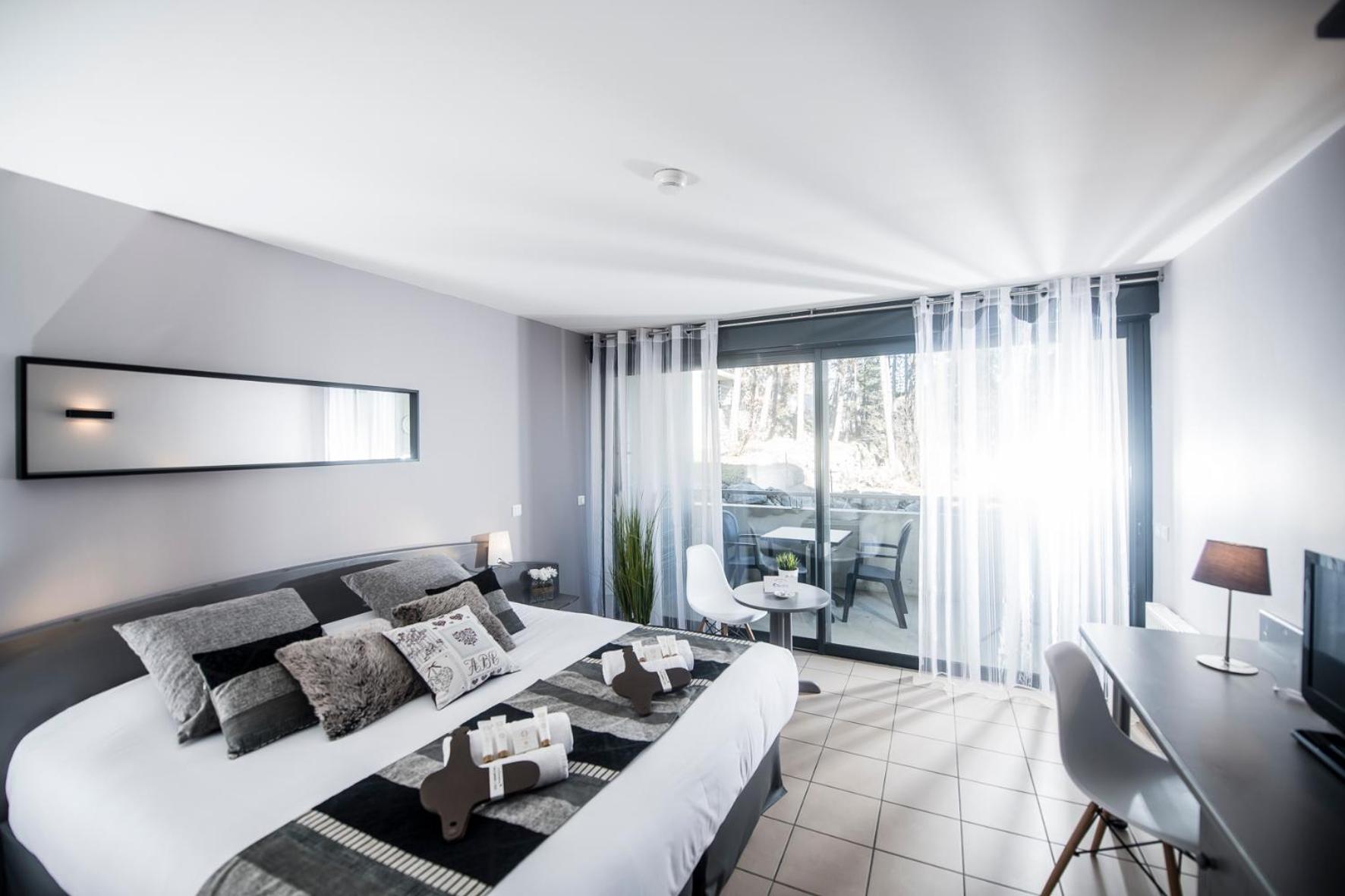  Superior Double Room with Pool Access photo 1