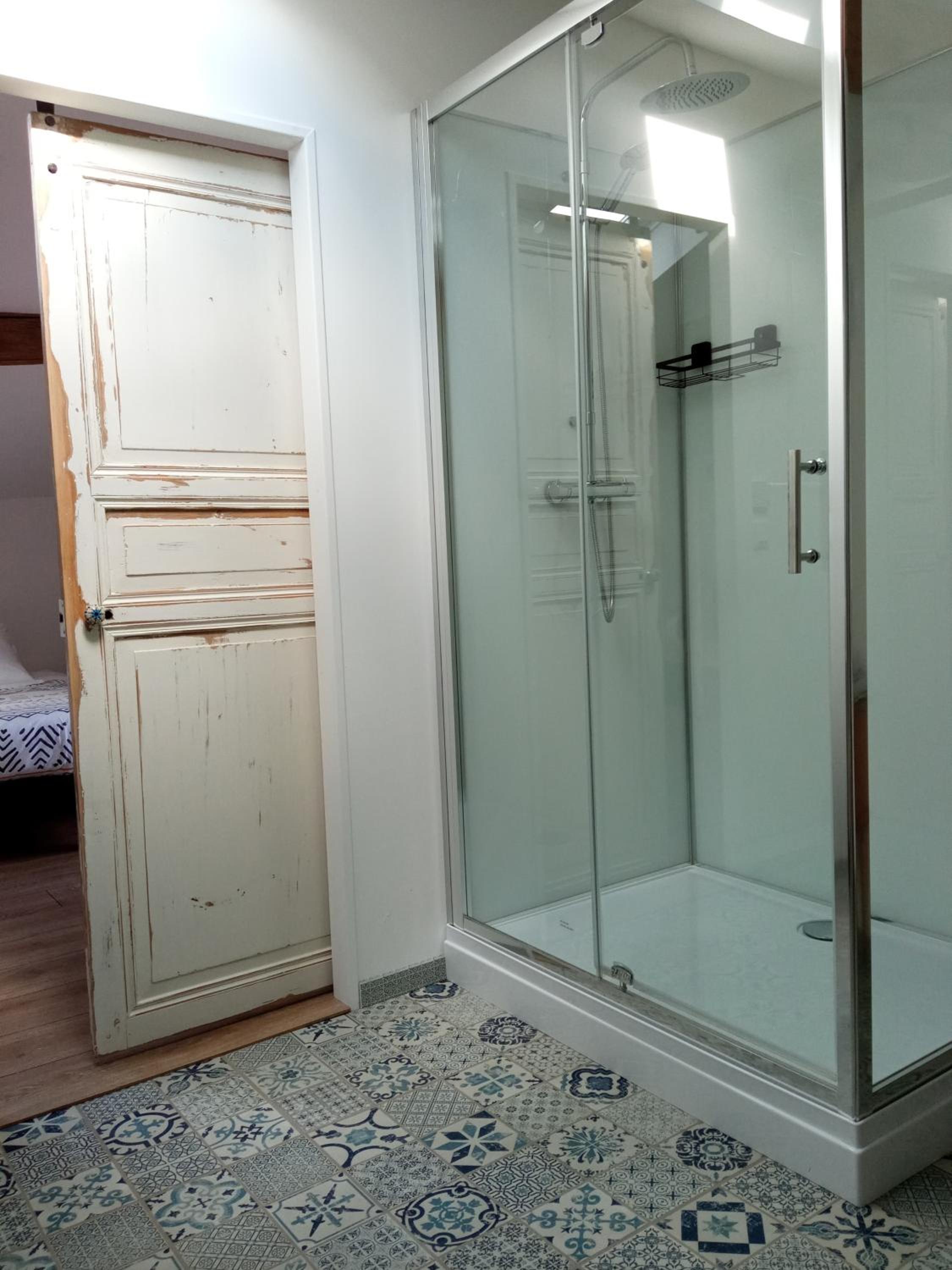 Family Room with Private Bathroom photo 2