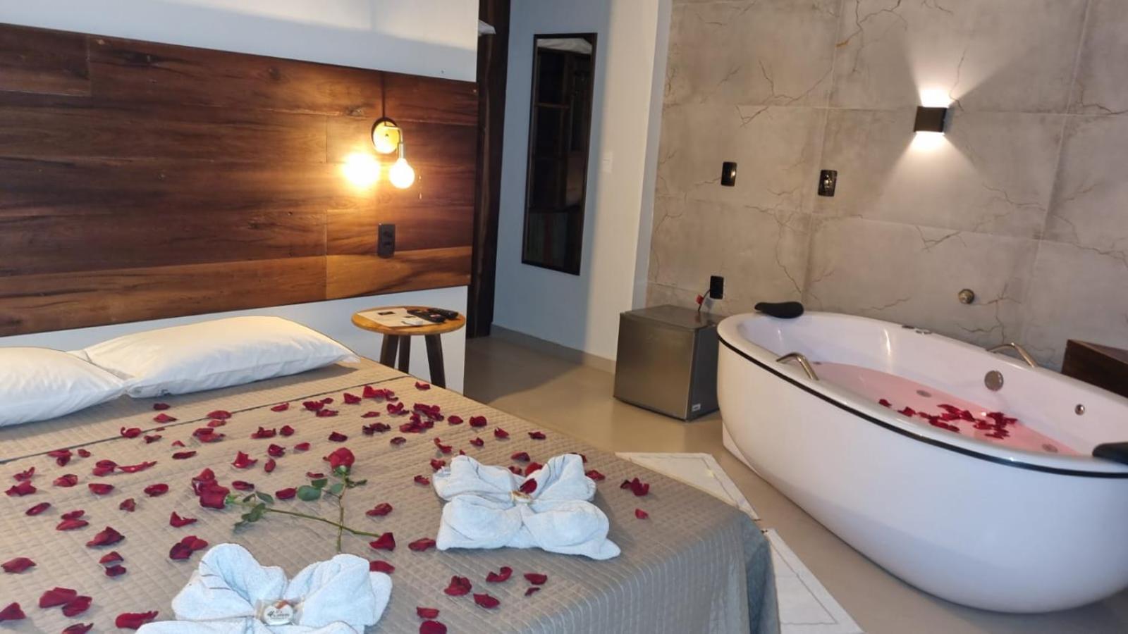 Deluxe Double Room with Bath photo 3
