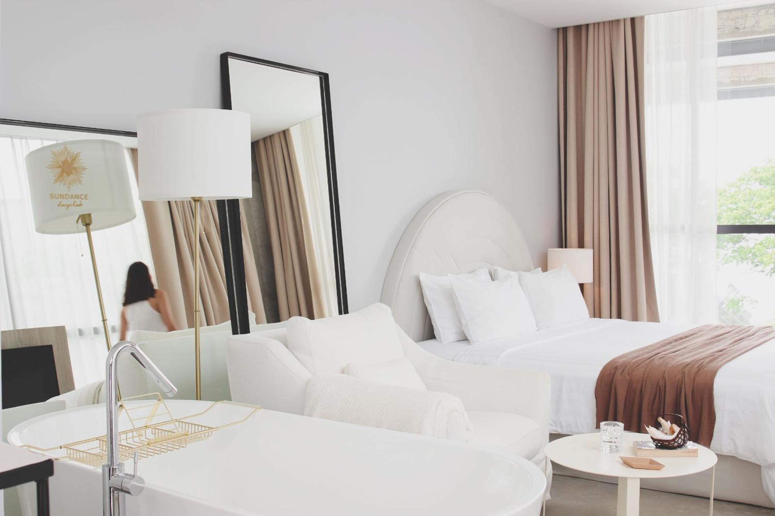 Standard King Room - Photo 1