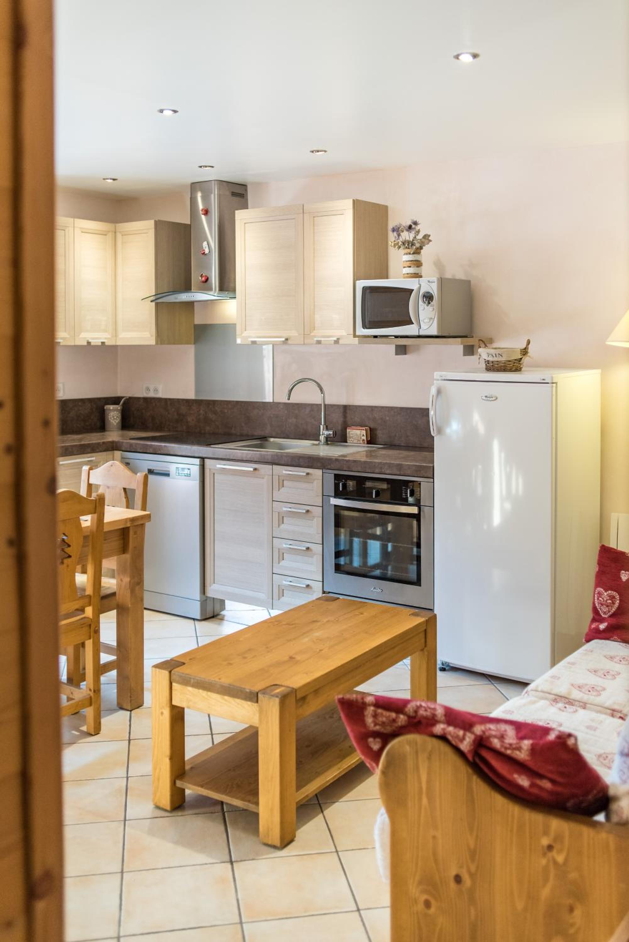 One-Bedroom Apartment - Photo 3