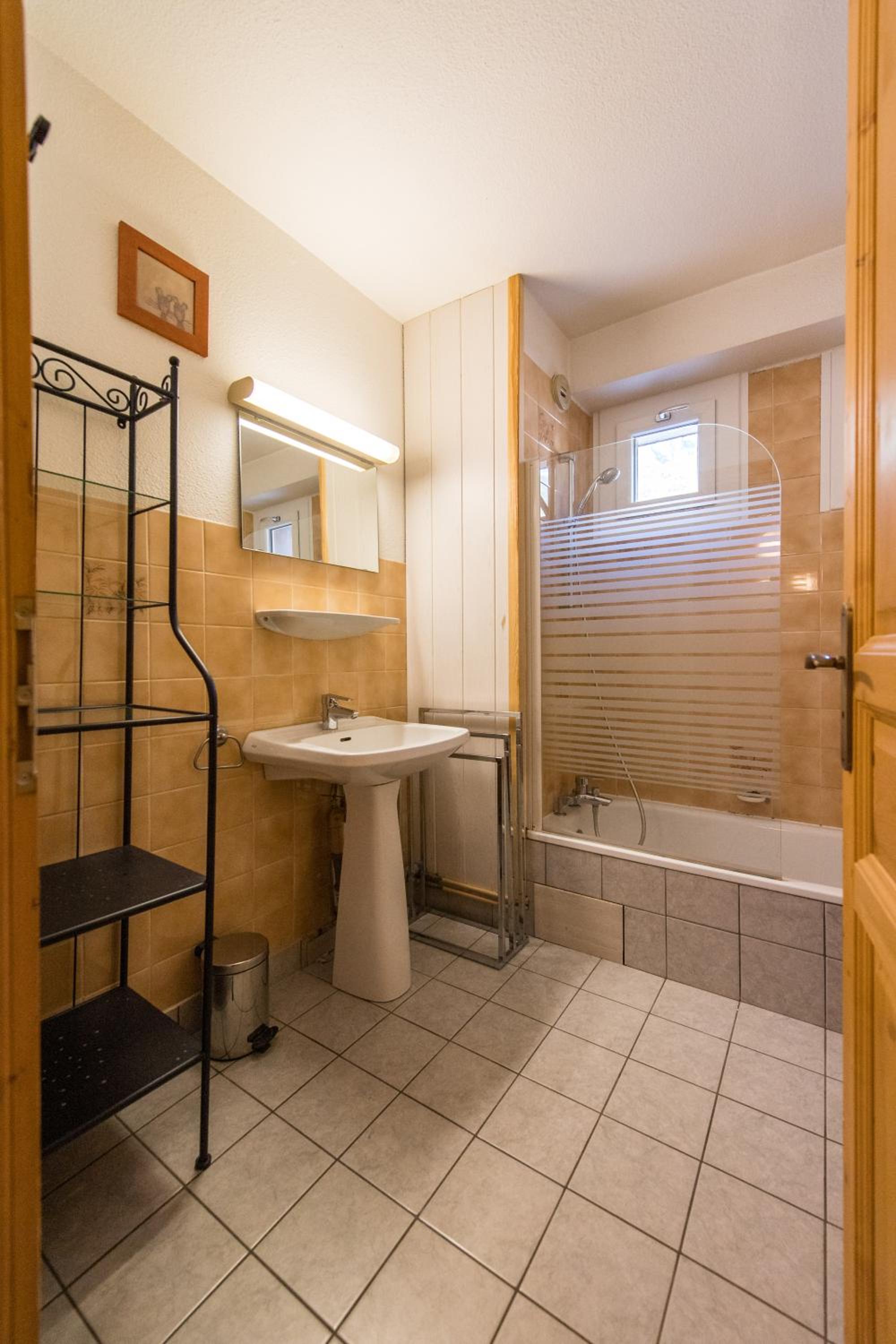 One-Bedroom Apartment - Photo 4