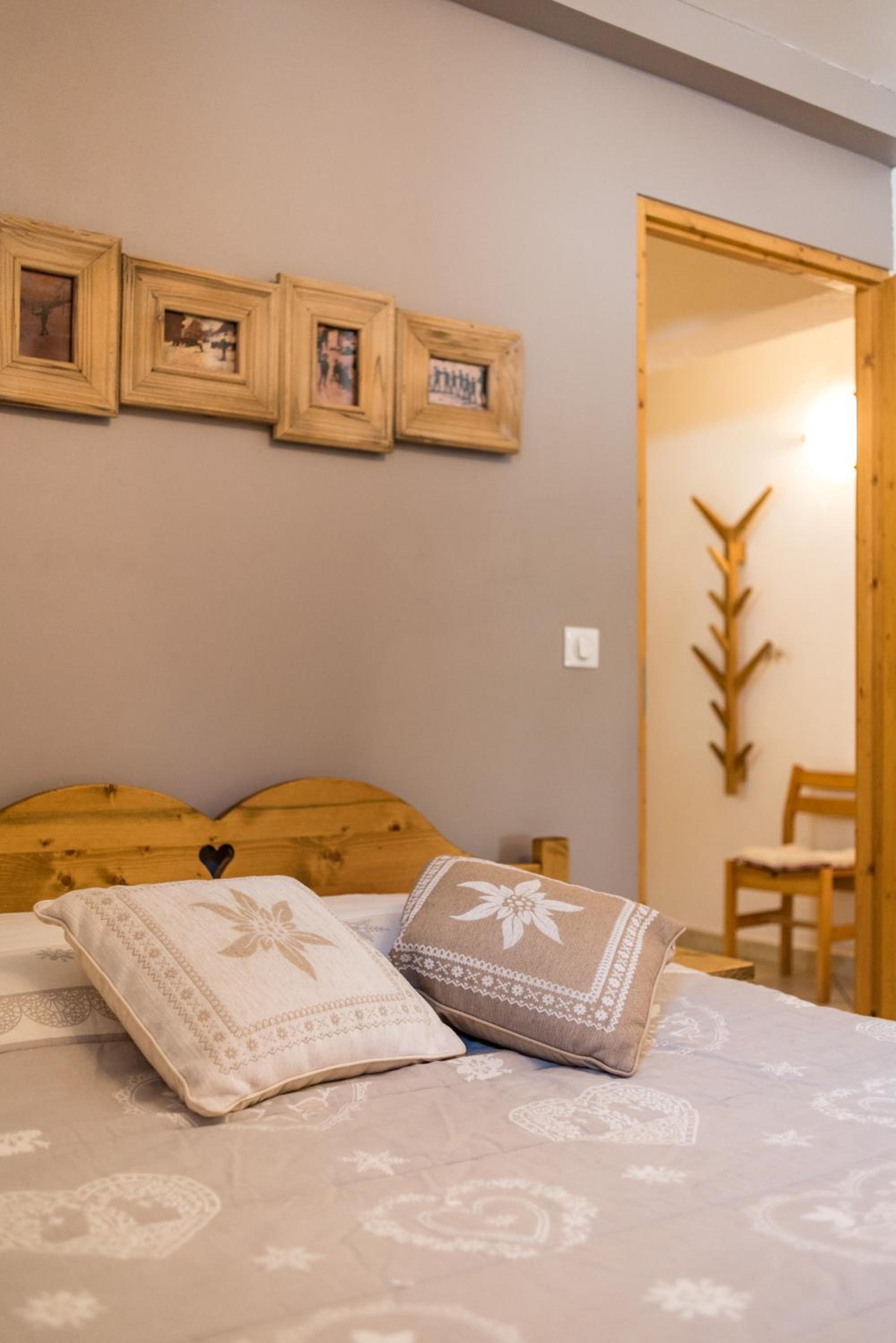 One-Bedroom Apartment - Photo 9