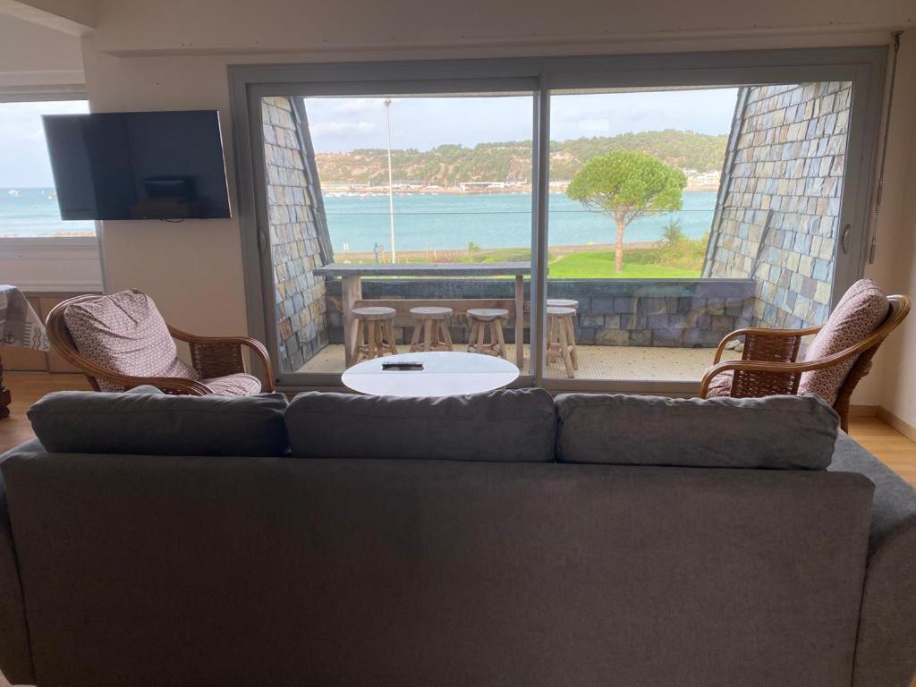 Apartment with Balcony photo 1