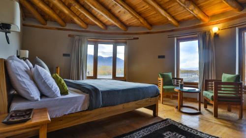 Deluxe Room - Photo 13