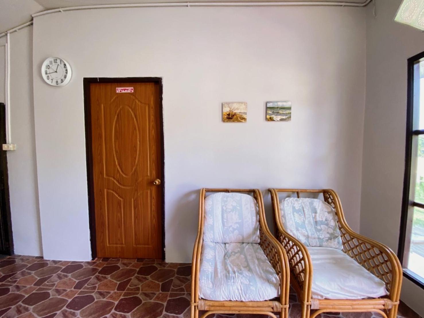 Two-Bedroom House - Photo 3