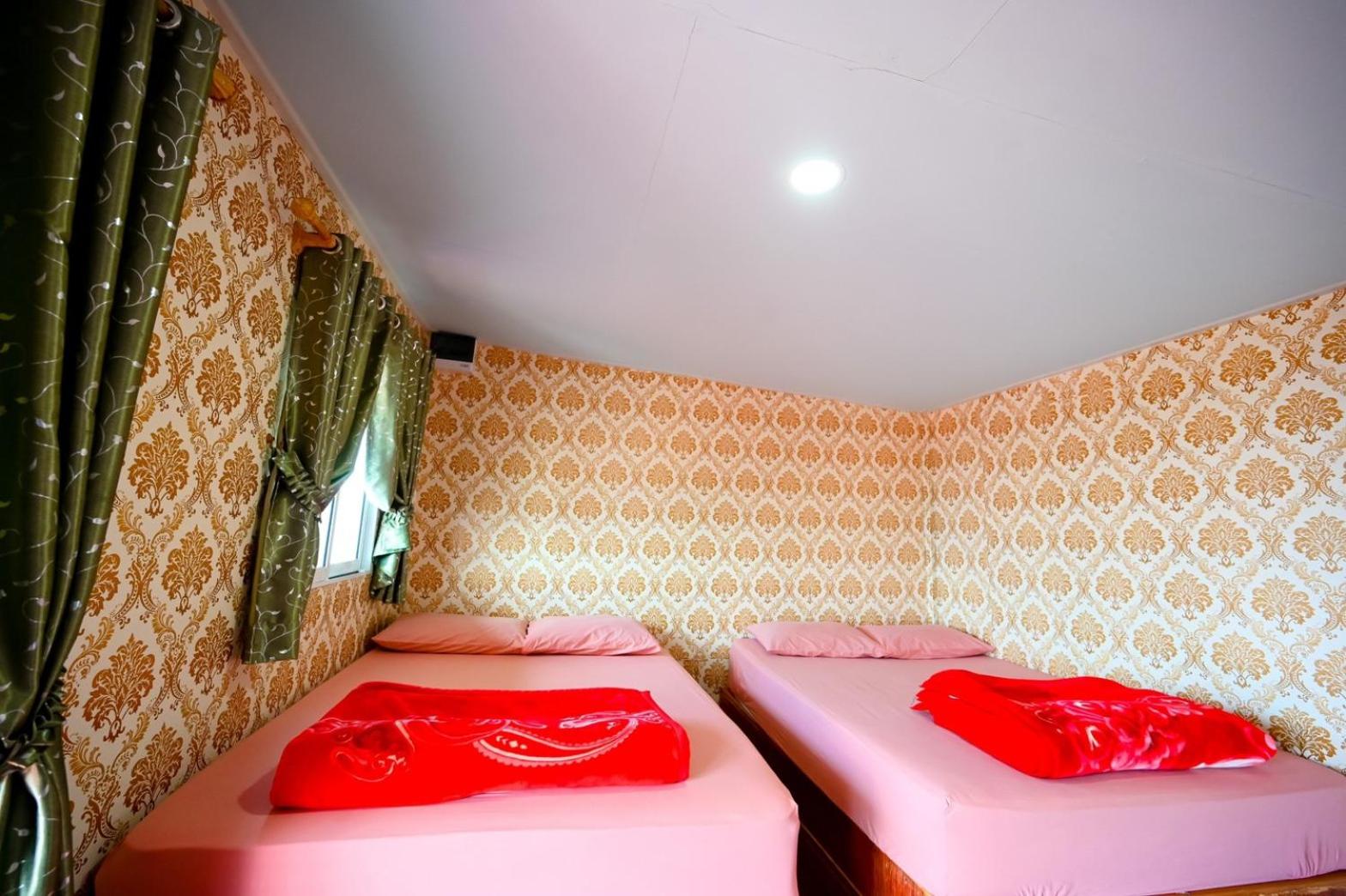 Double Room with Balcony - Photo 6