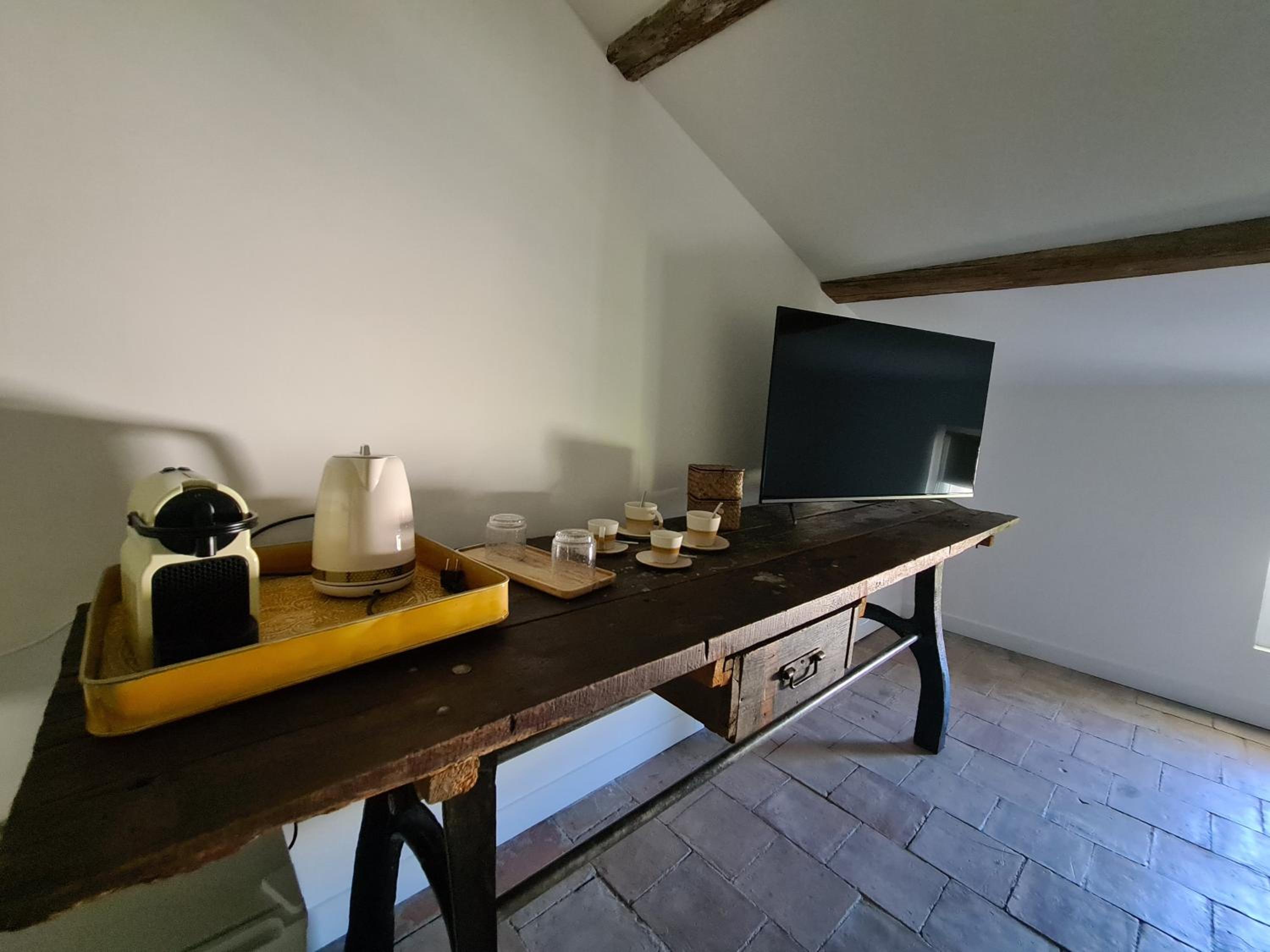 Superior Suite - Photo 13