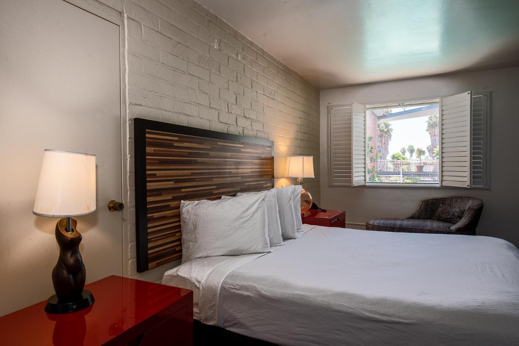Deluxe King Suite