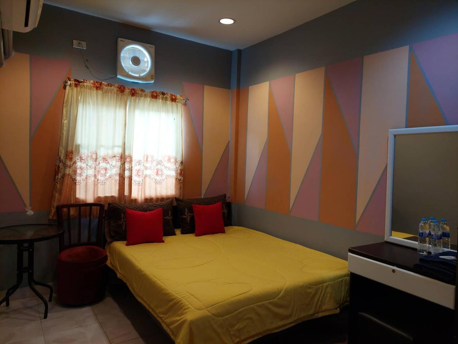 One-Bedroom Apartment - Photo 1
