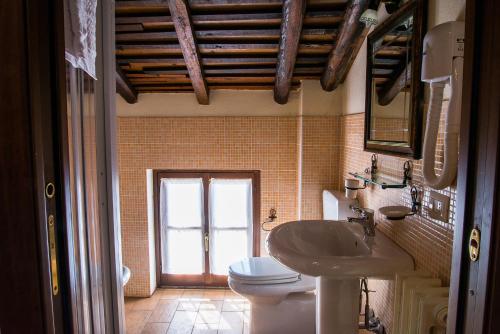 Quadruple Room with Private Bathroom - Photo 3