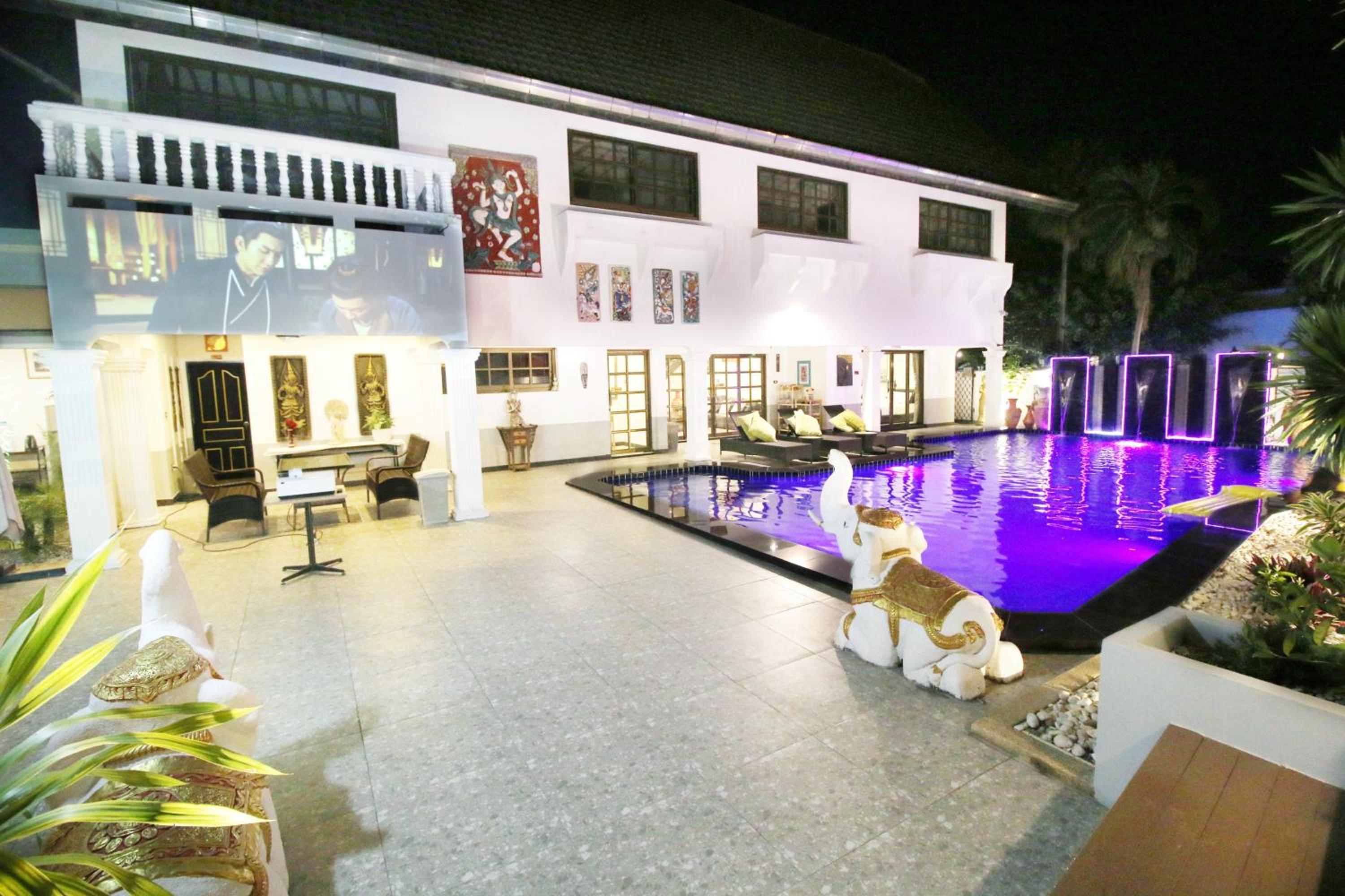 Villa with Garden View - Photo 34