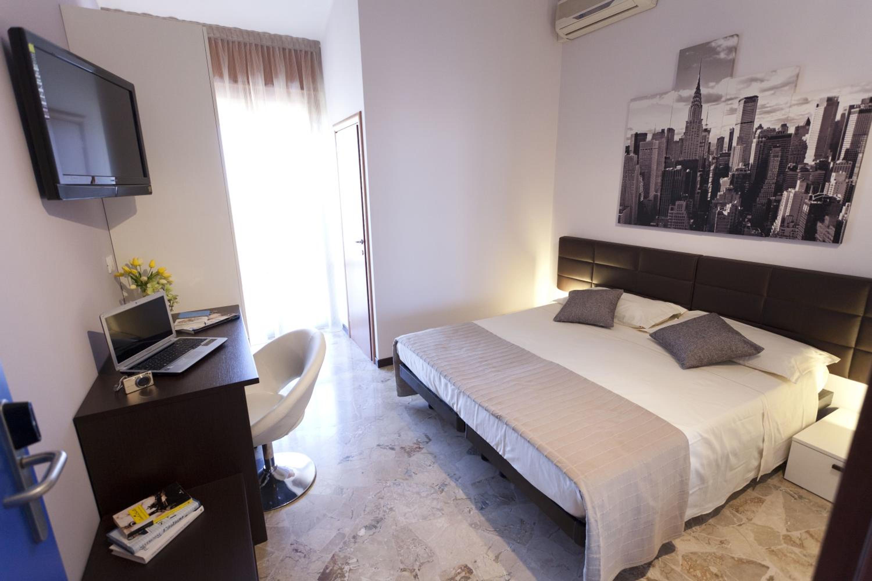 Double or Twin Room - Photo 5