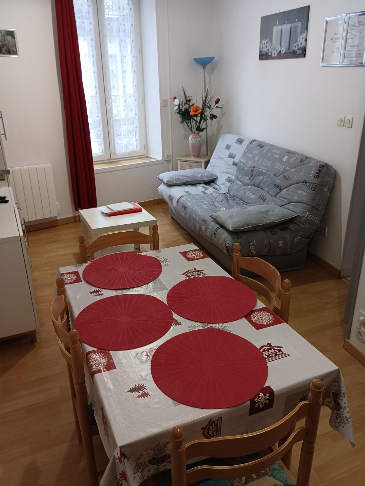 One-Bedroom Apartment photo 3