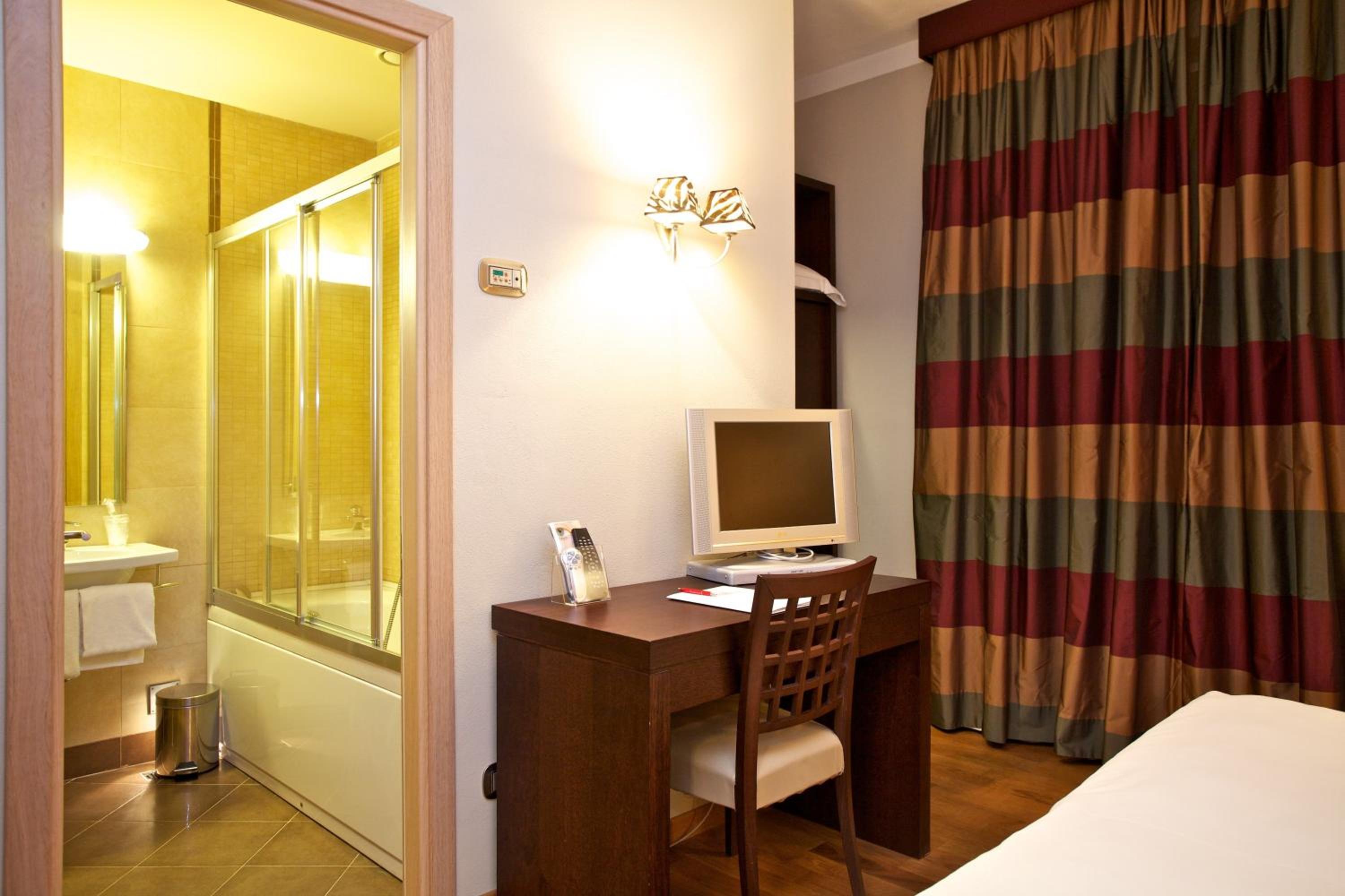 Single Room photo 2