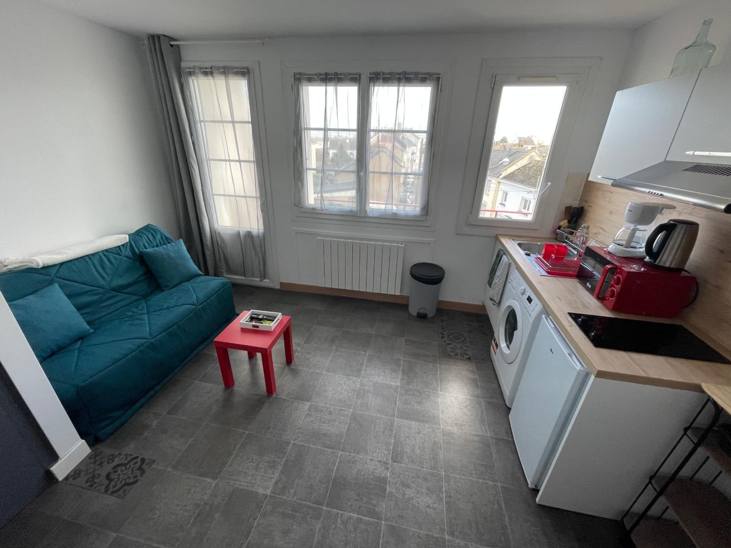 Studio with Balcony - Photo 16