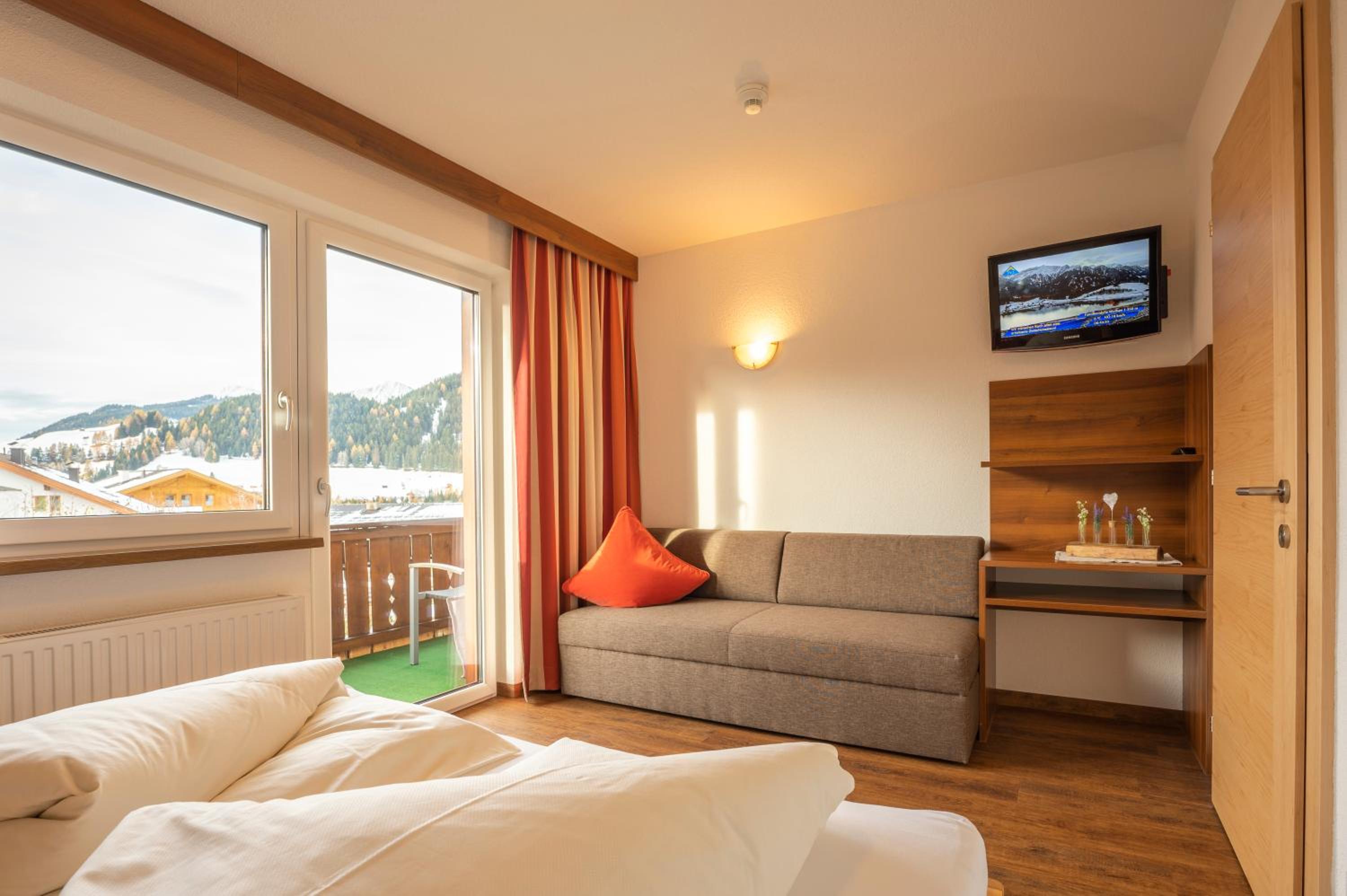 Family Apartment with Balcony photo 3