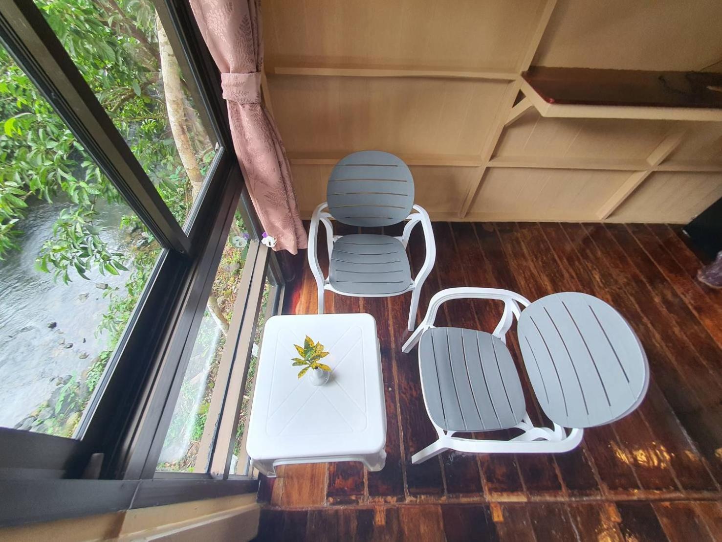 Bungalow with Garden View - Photo 3