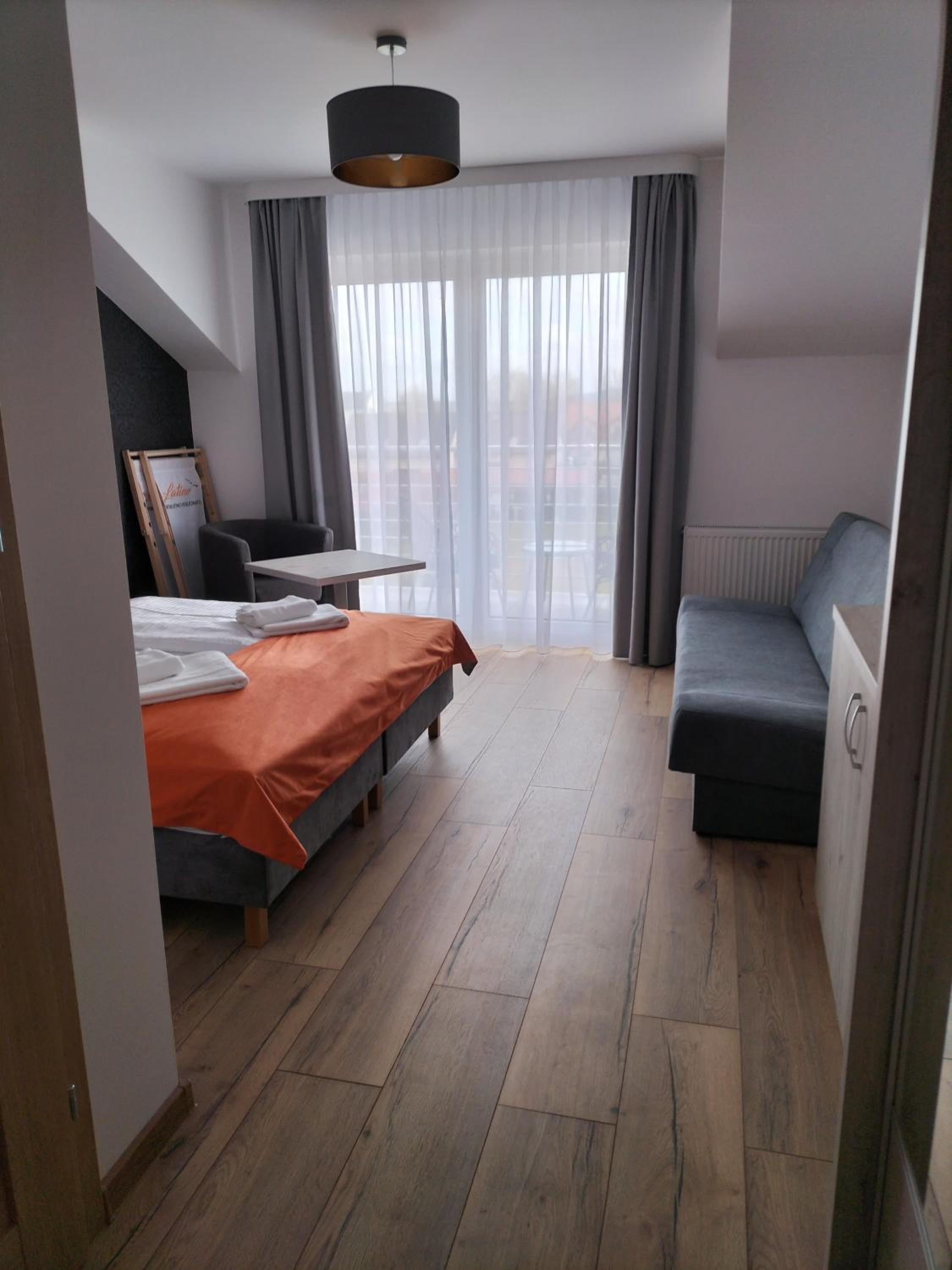 Double Room with Balcony - Photo 3