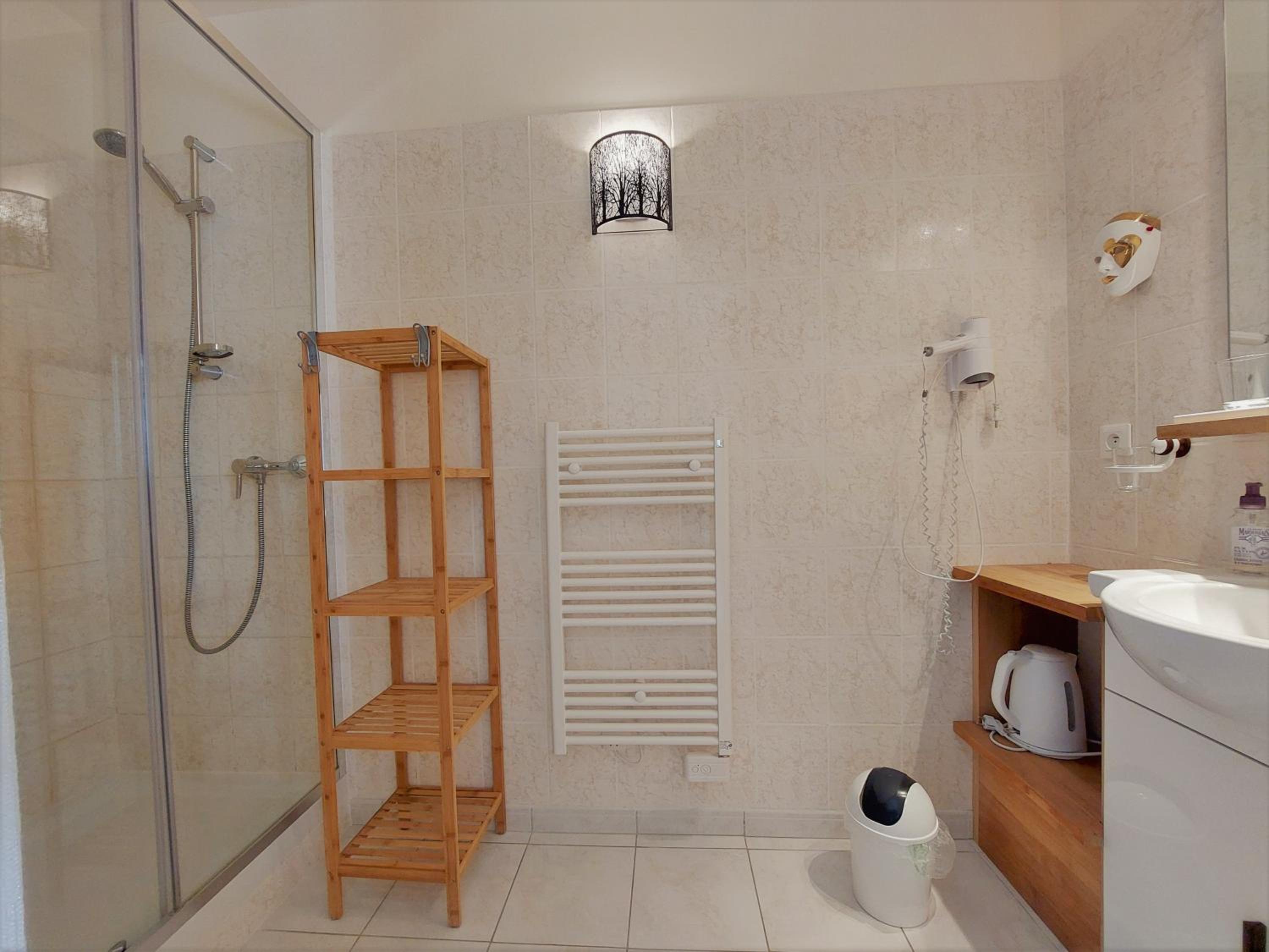 Double Room with Private Bathroom photo 3