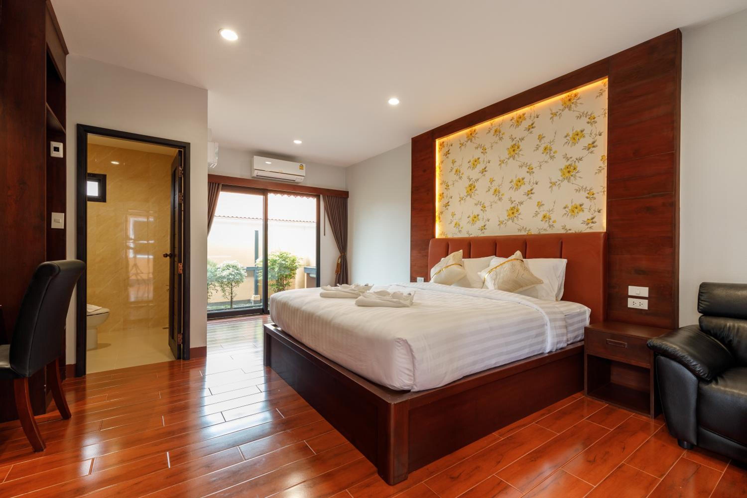 Superior King Room photo 2