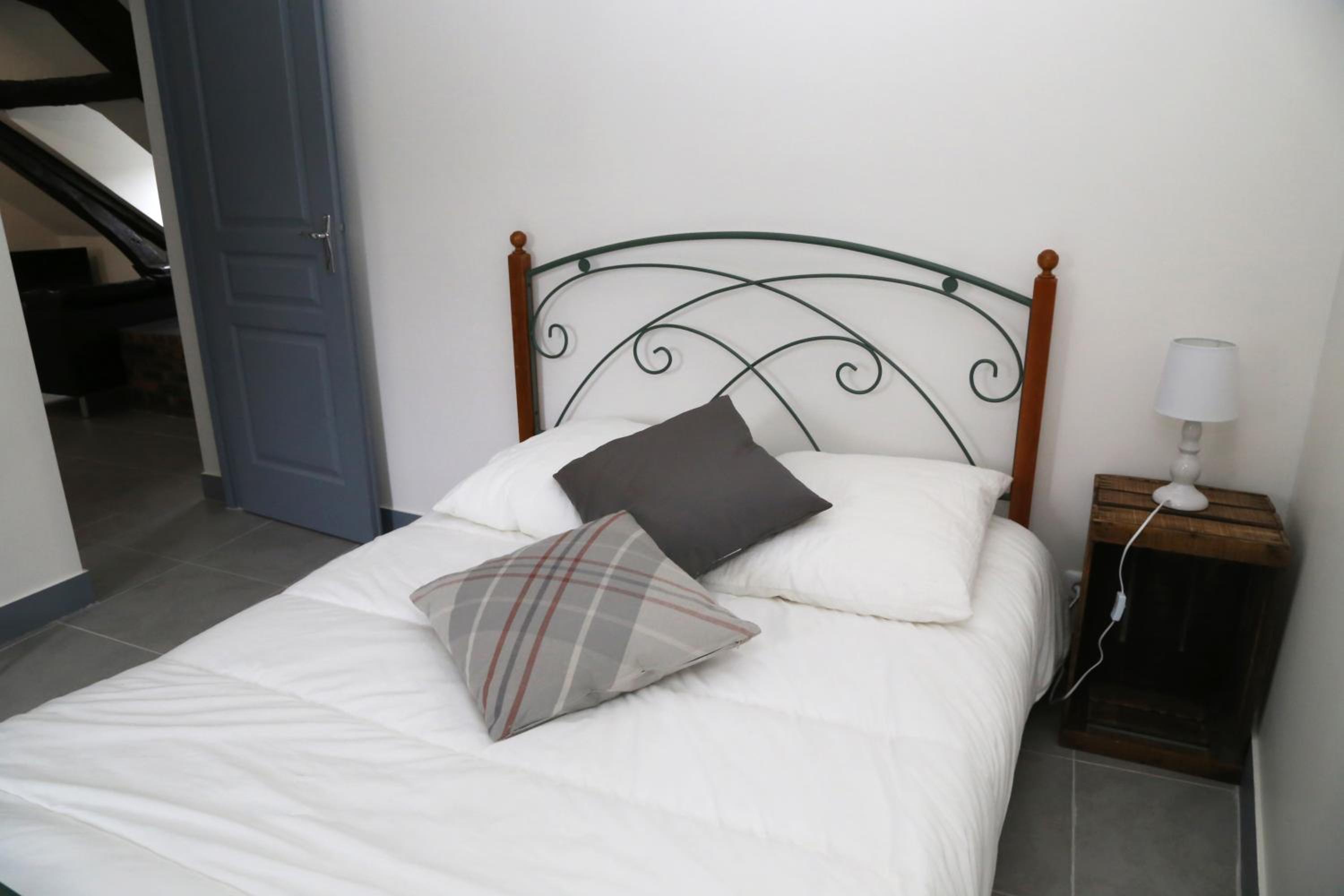 Two-Bedroom Apartment - Photo 4