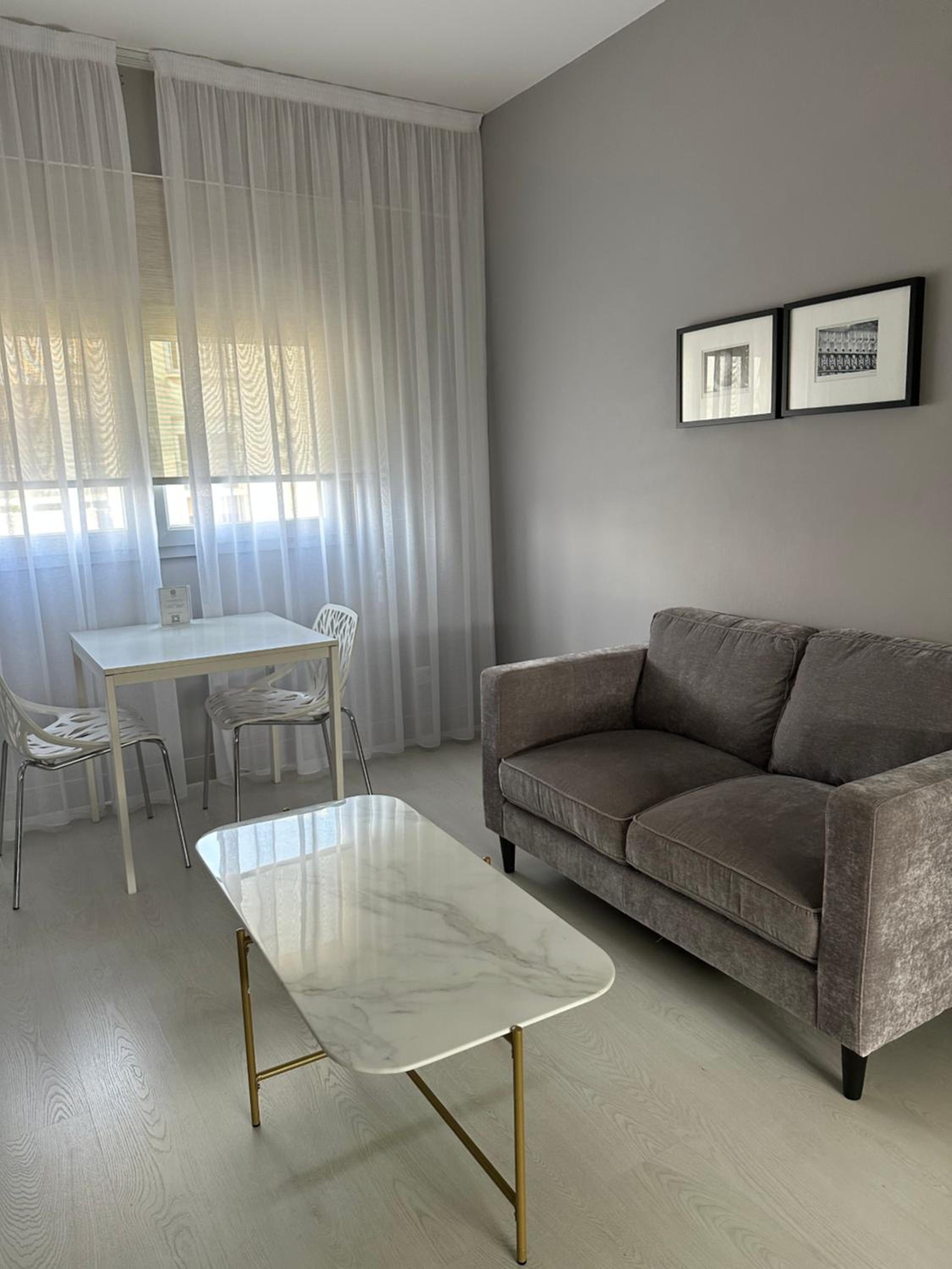 One-Bedroom Apartment photo 1