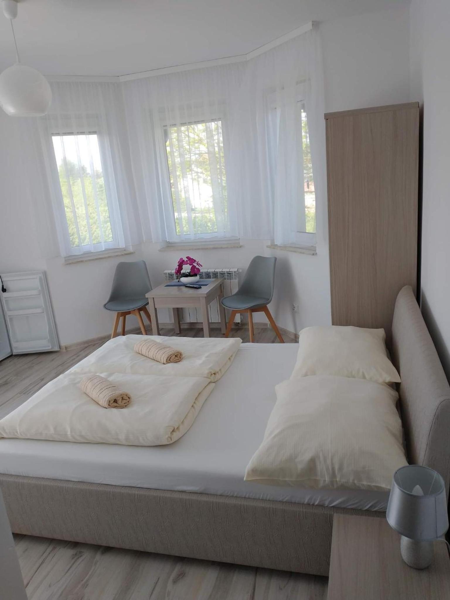 Deluxe Double Room with Balcony - Photo 12