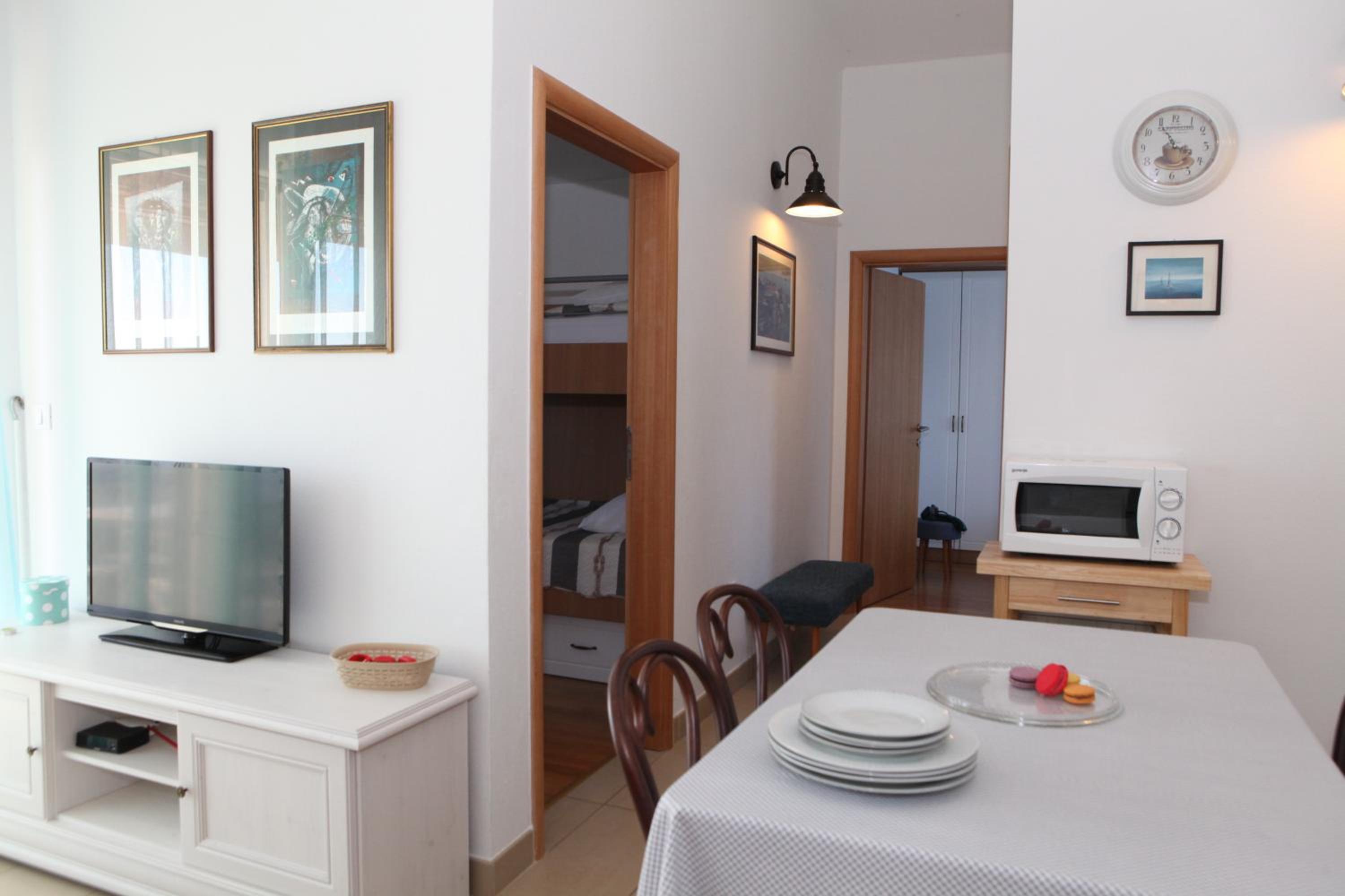 Two-Bedroom Apartment with Terrace and Sea View photo 2