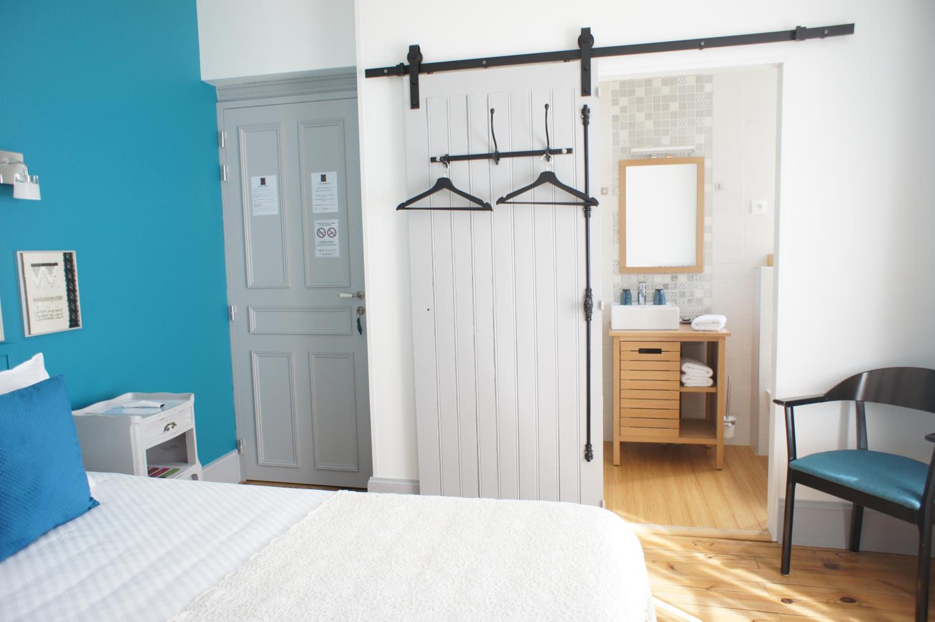 Double Room with Private Bathroom - Photo 2