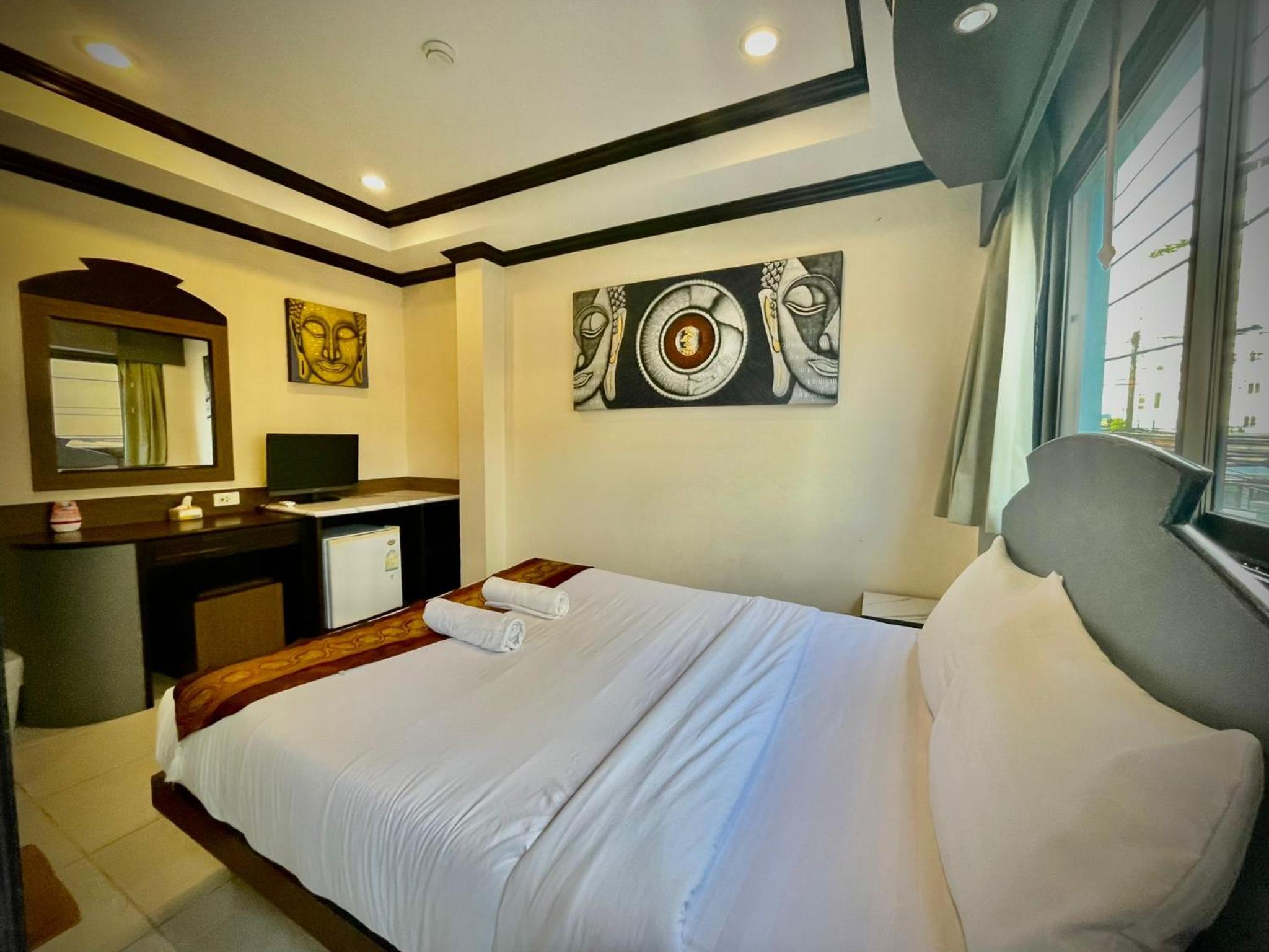 Deluxe Double Room with Balcony - Photo 1