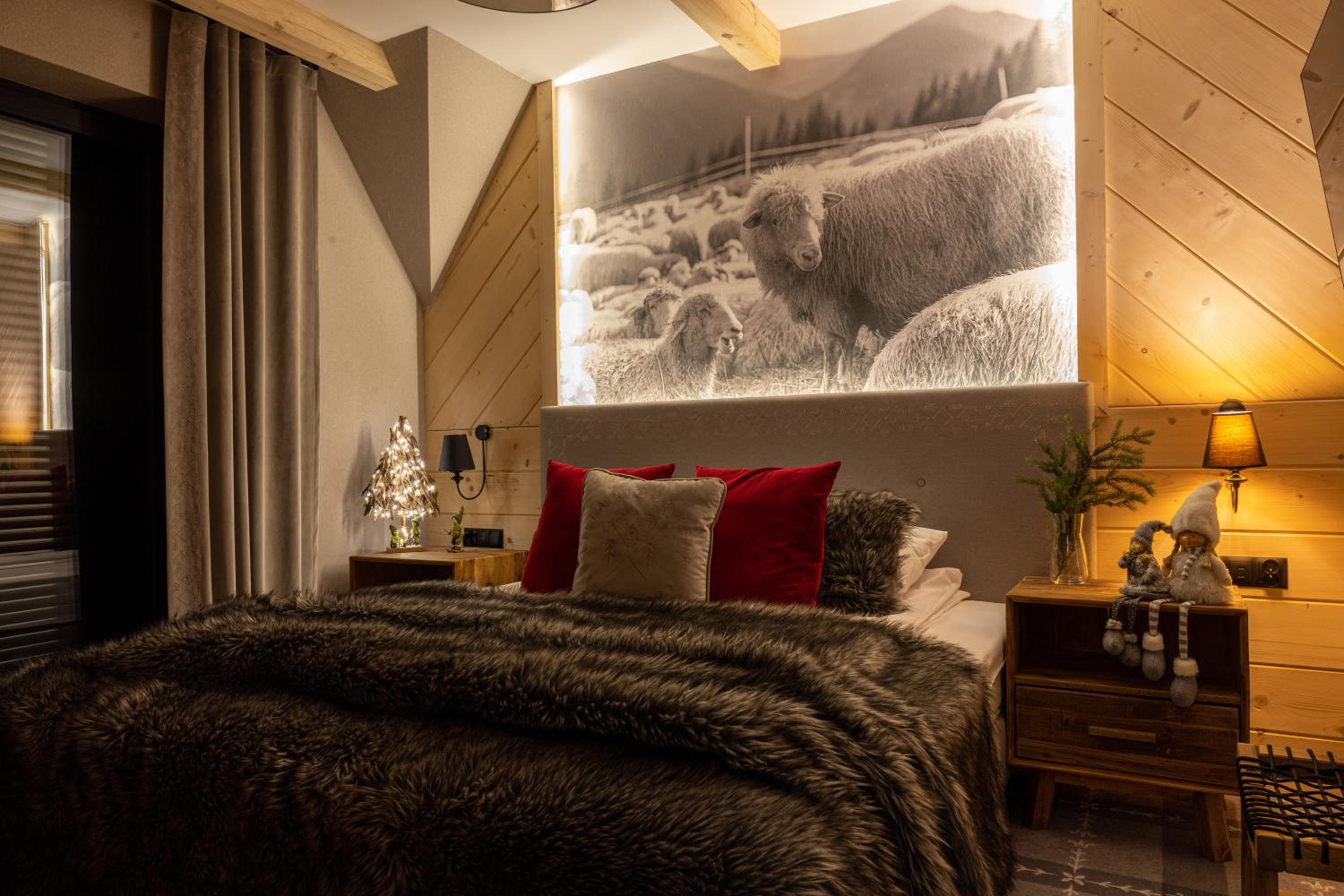 Deluxe Double Room with Bath photo 3