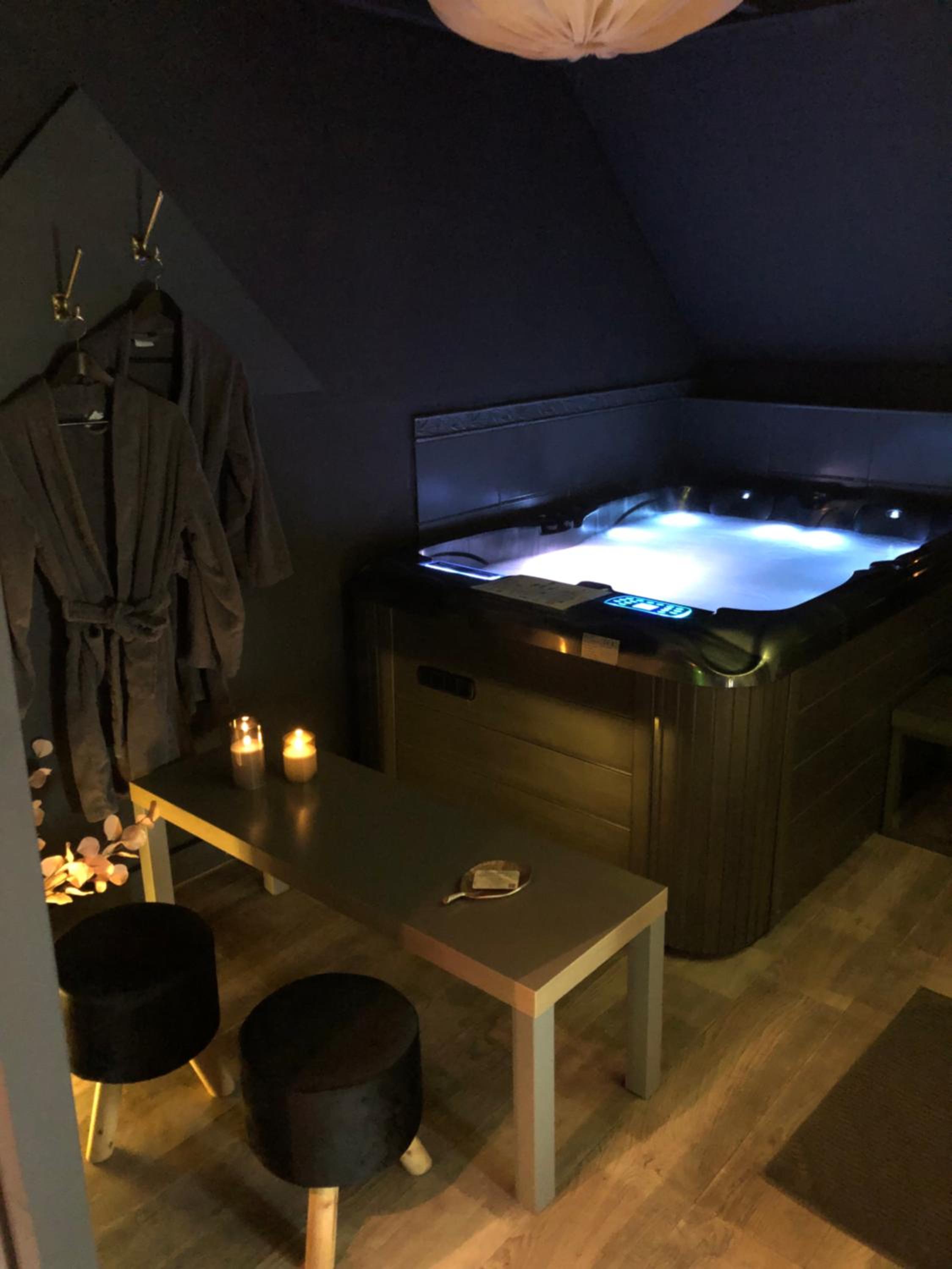 King Room with Spa Bath photo 2