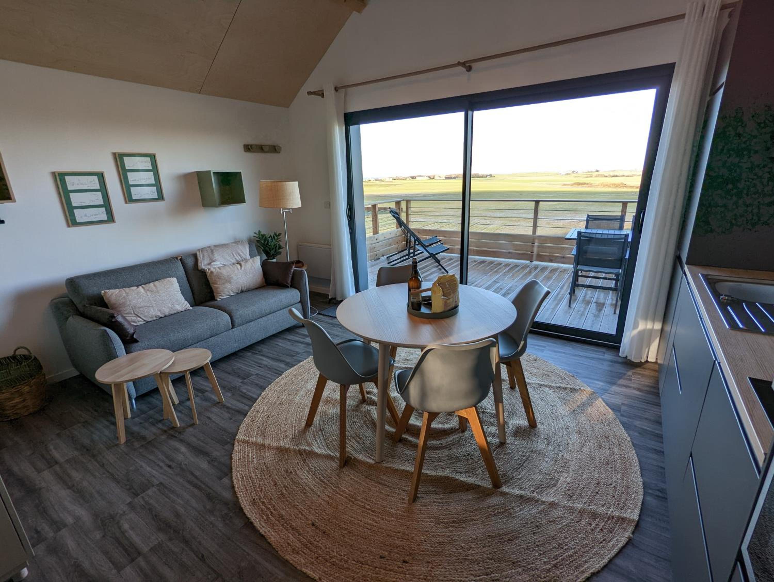 Apartment with Sea View - Photo 6