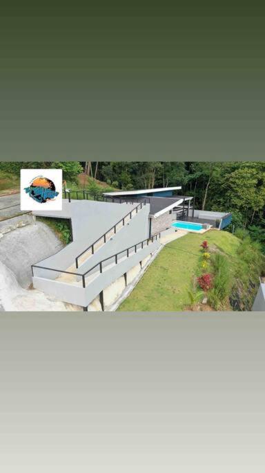 Three-Bedroom House photo 1
