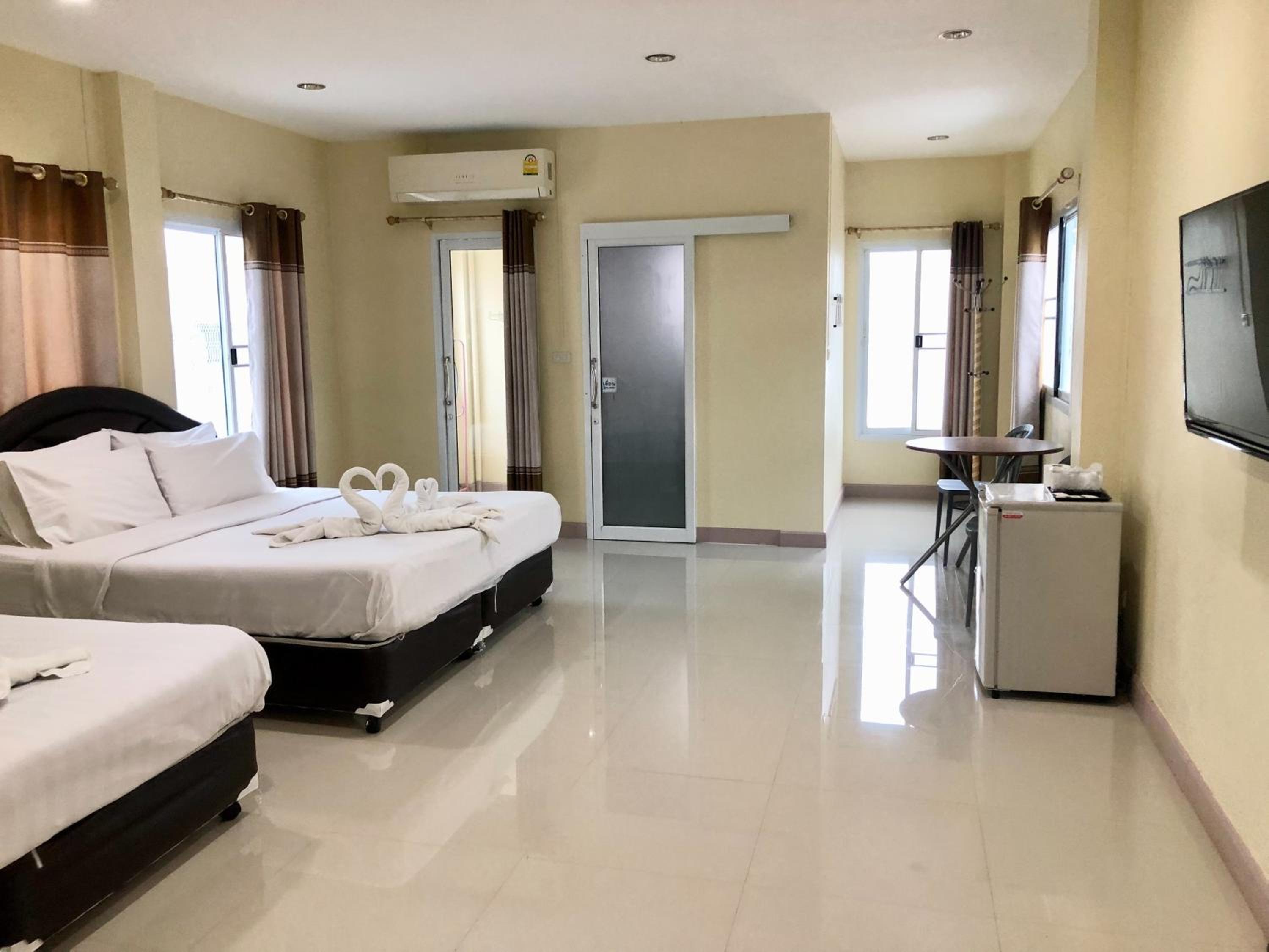 King Room with Two King Beds - Photo 2