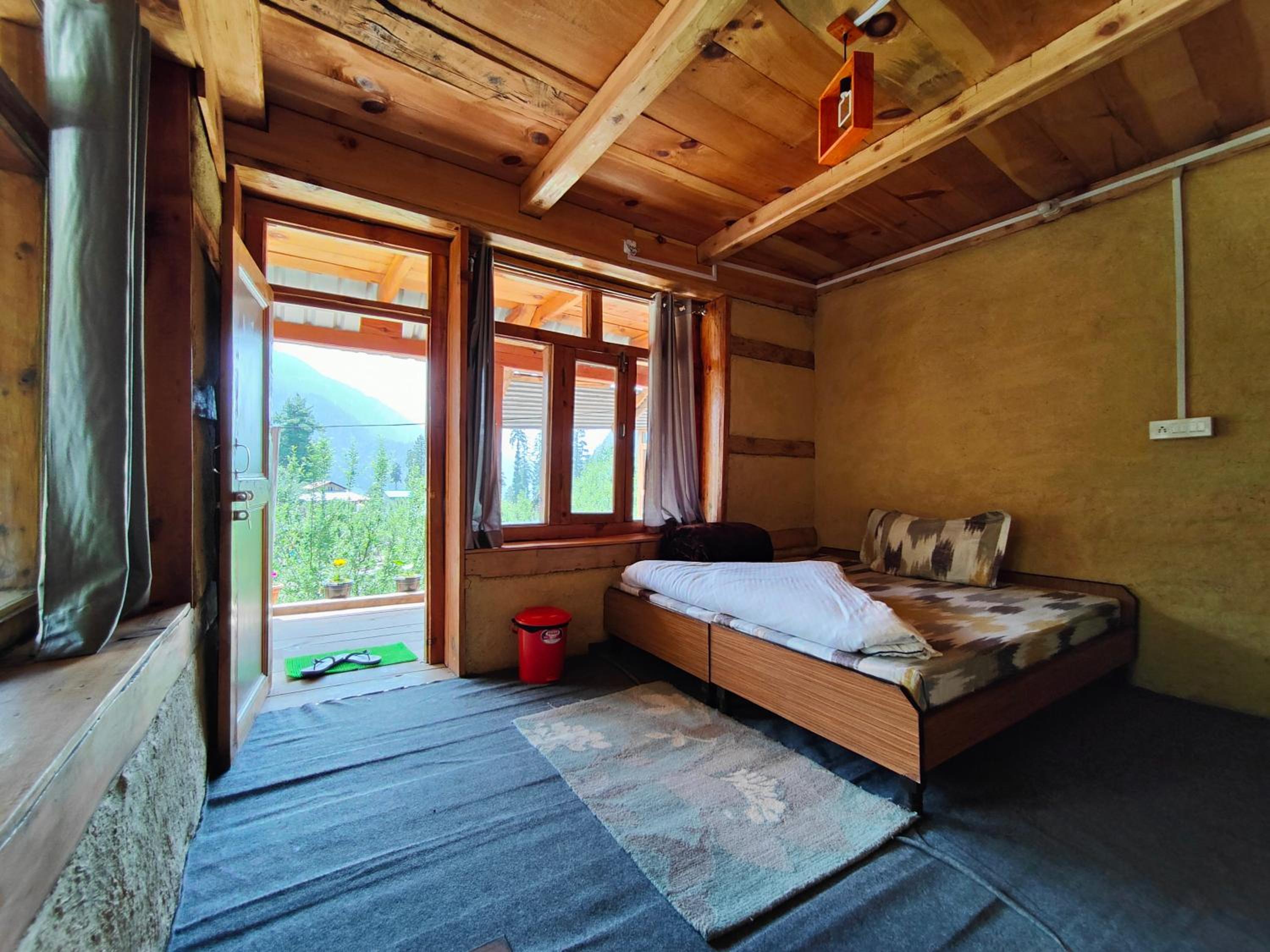 Double Room with Private Bathroom - Photo 12