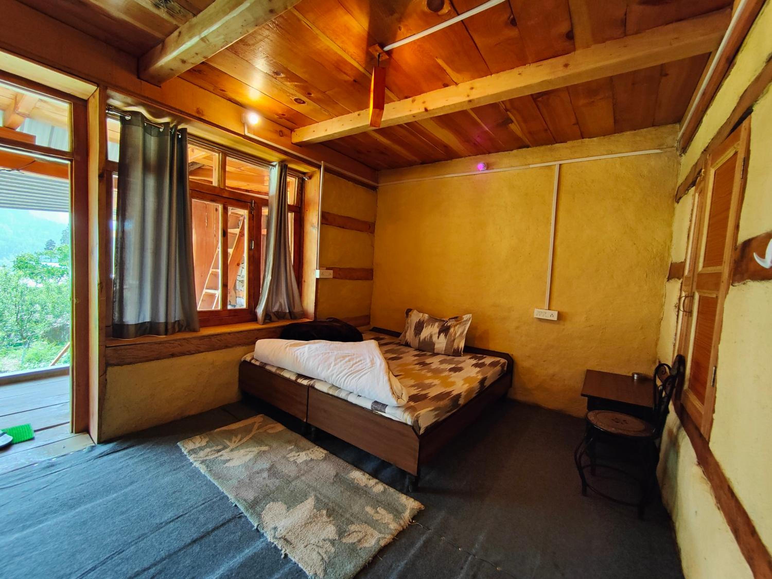 Double Room with Private Bathroom - Photo 13