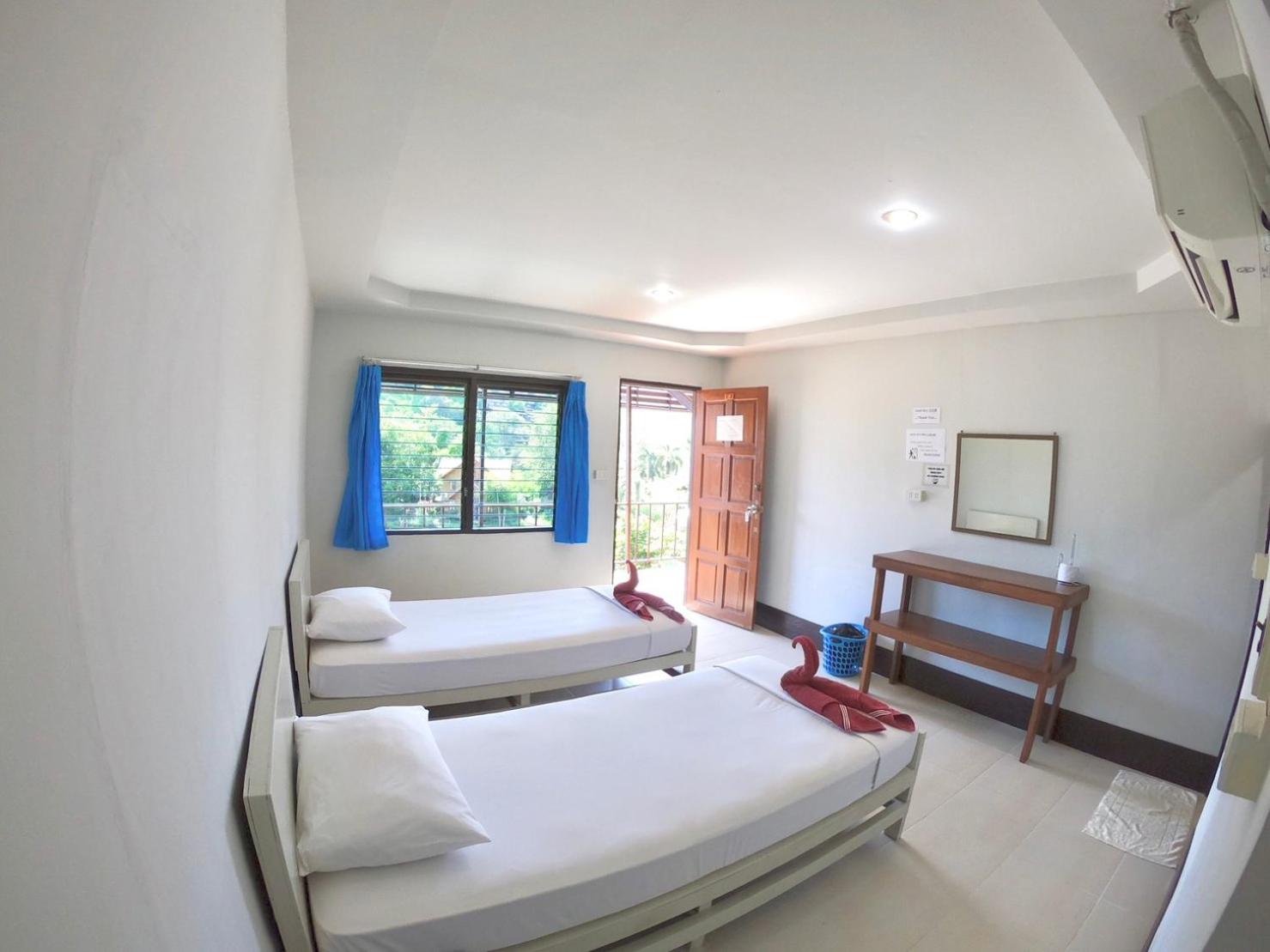 Double or Twin Room with Private Bathroom - Photo 4