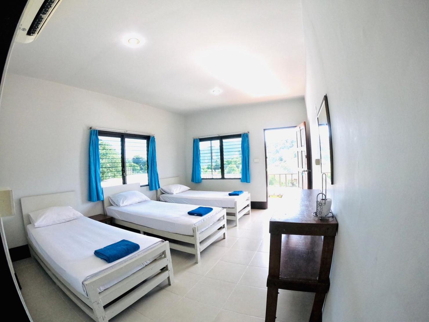 Triple Room with Private Bathroom - Photo 4