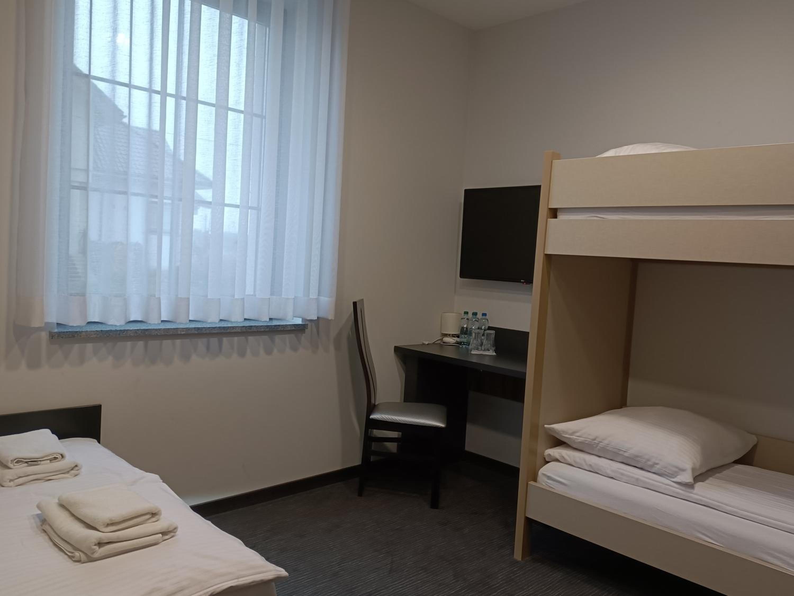 Quadruple Room with Private Bathroom photo 3