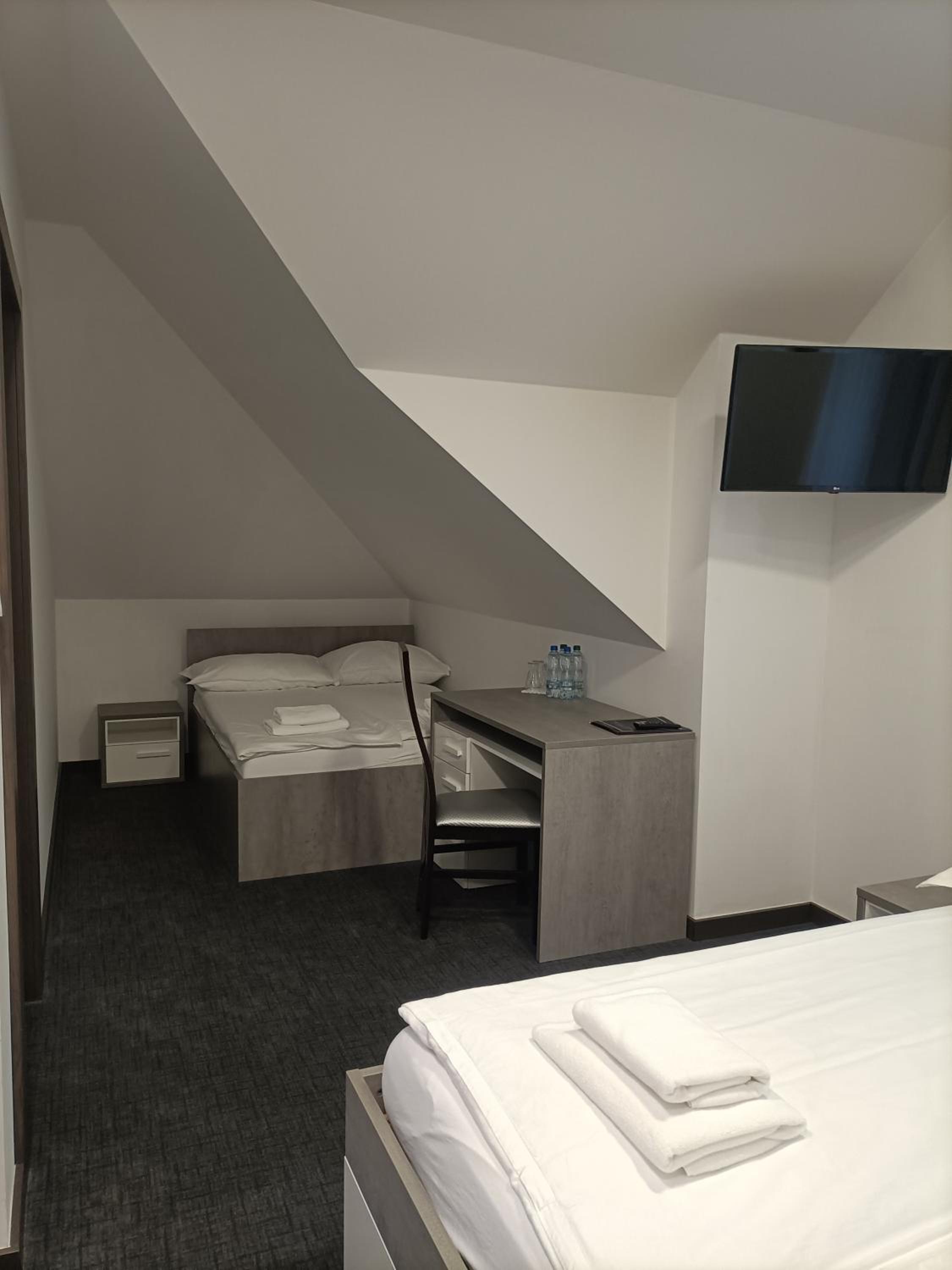 Quadruple Room with Private Bathroom photo 2