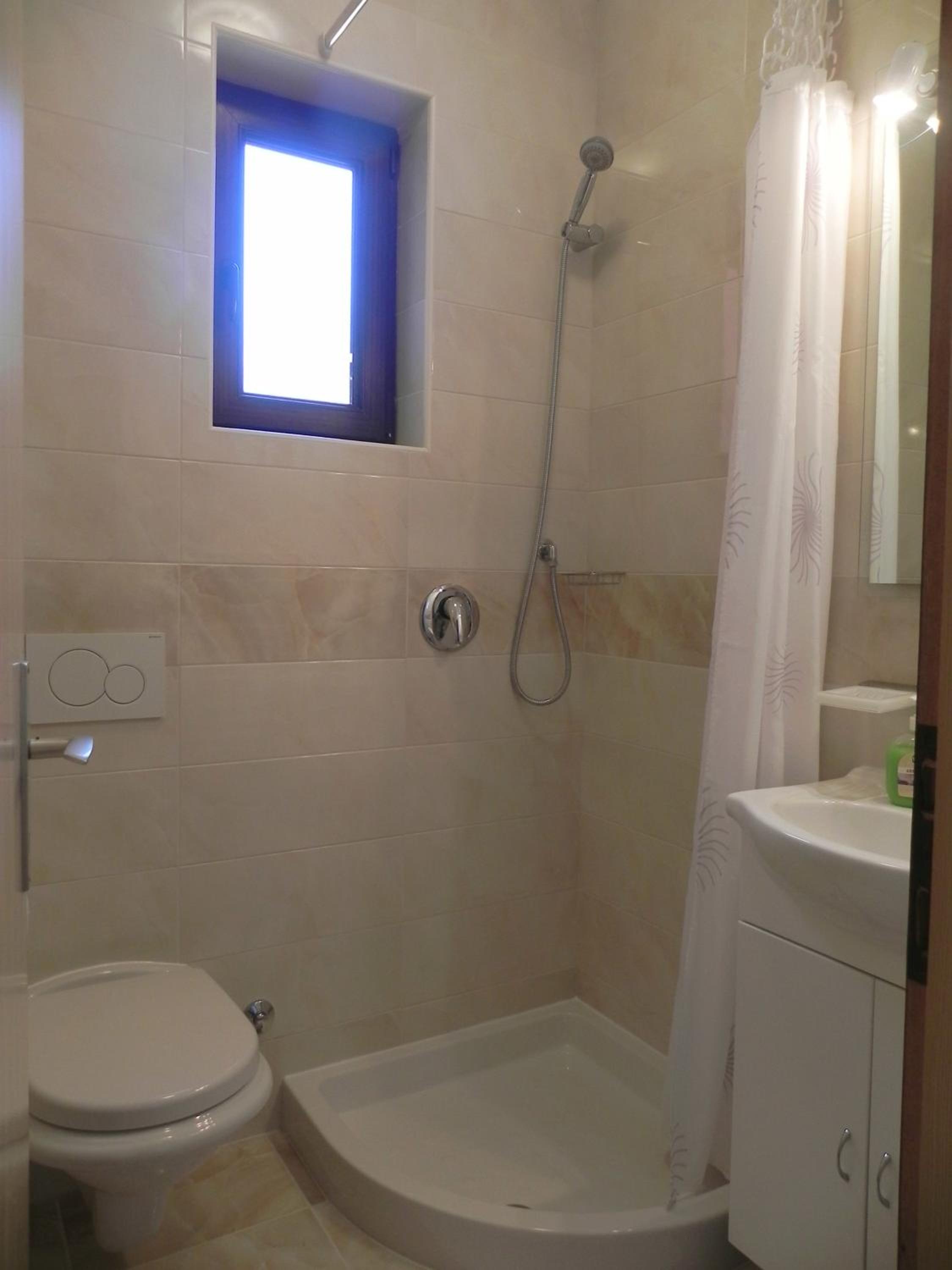 Double Room with Balcony - Photo 14