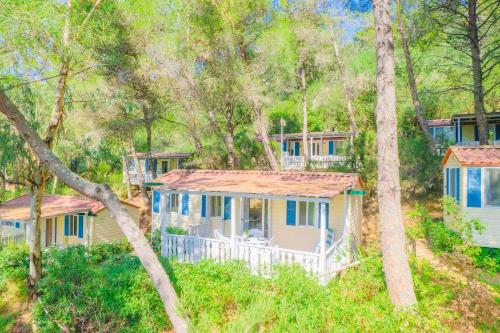 Mobile Home (4 Adults) photo 1