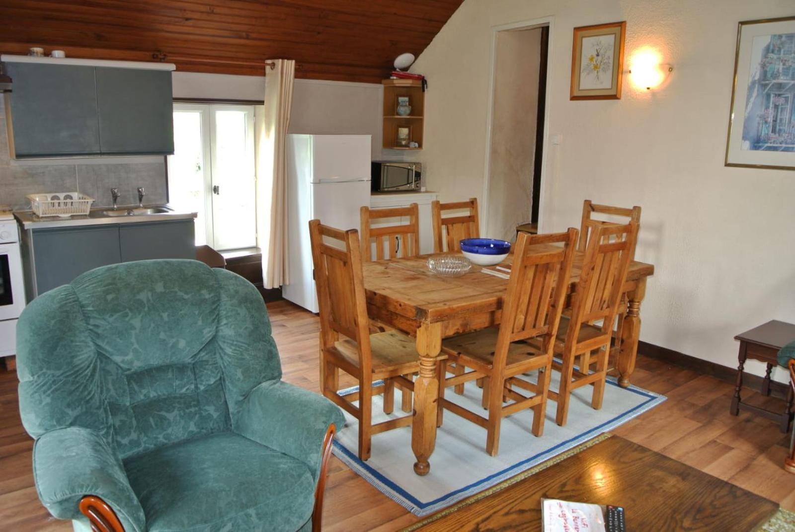Three-Bedroom House photo 3