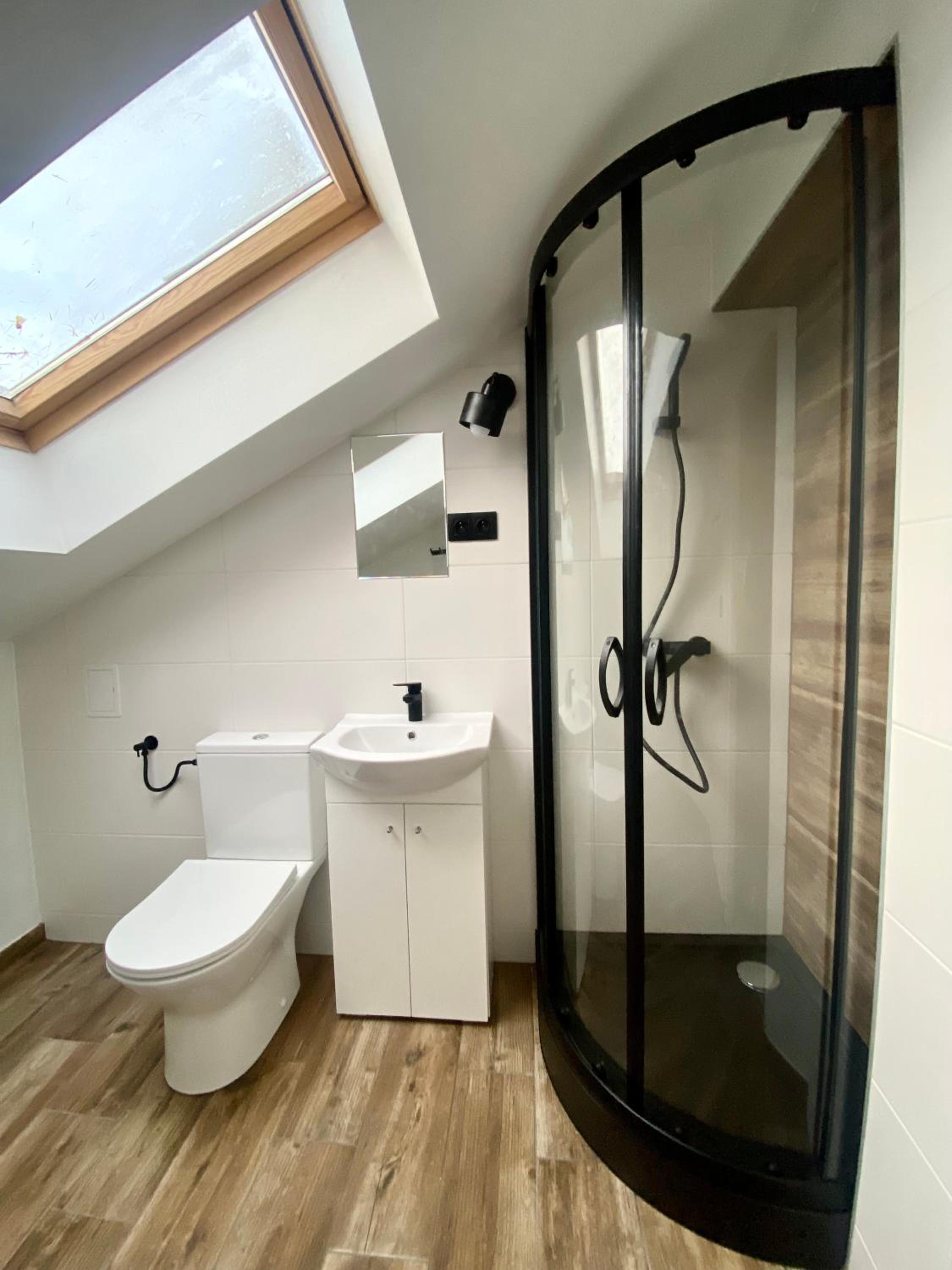 Family Room with Private Bathroom photo 2